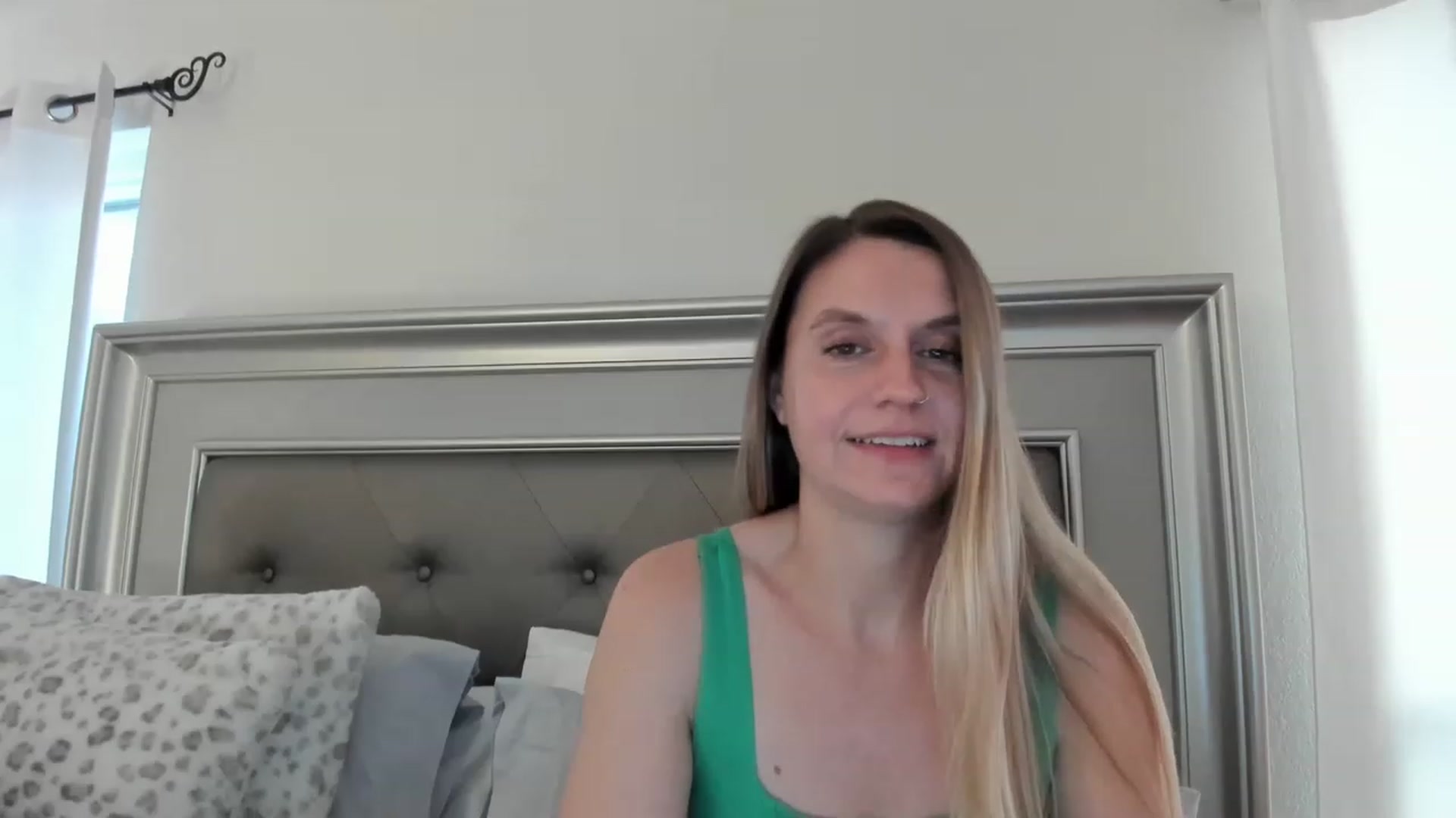 Gallery image thumbnail from Ca_ndi's myfreecams stream on, 03/17/2023, 22:35 image 14 of 20