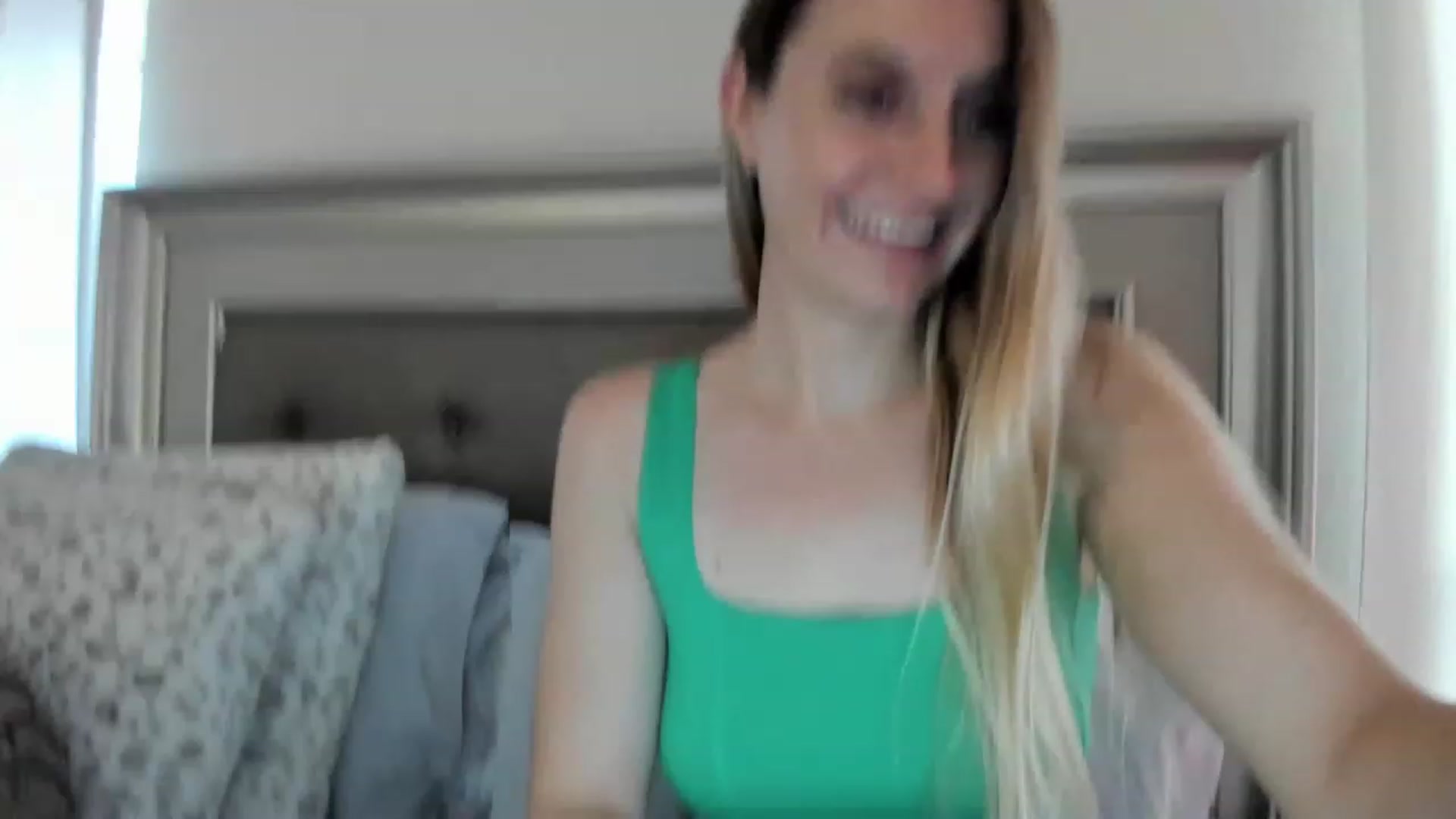 Gallery image thumbnail from Ca_ndi's myfreecams stream on, 03/17/2023, 22:35 image 10 of 20