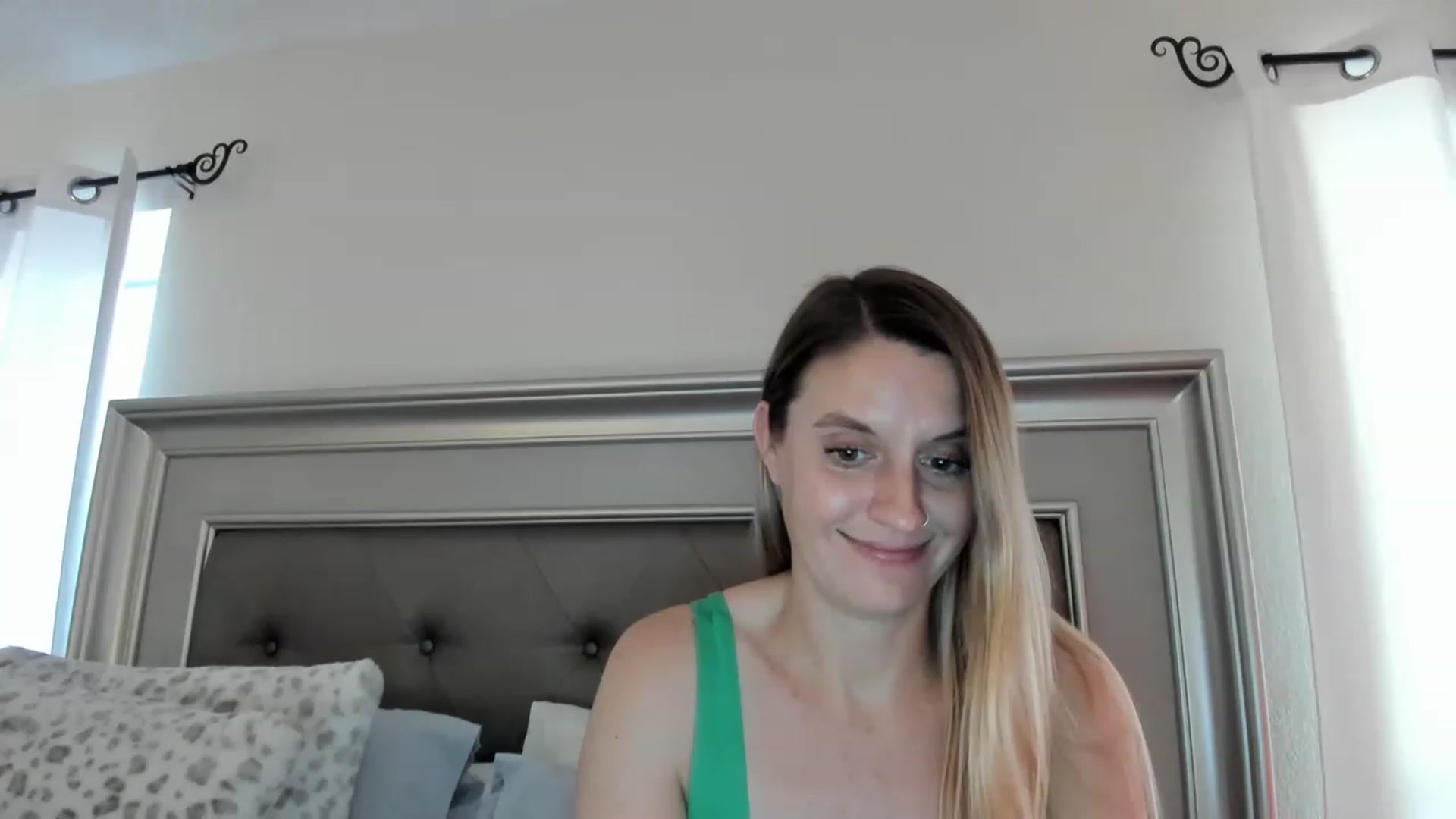 Gallery image thumbnail from Ca_ndi's myfreecams stream on, 03/17/2023, 22:35 image 9 of 20