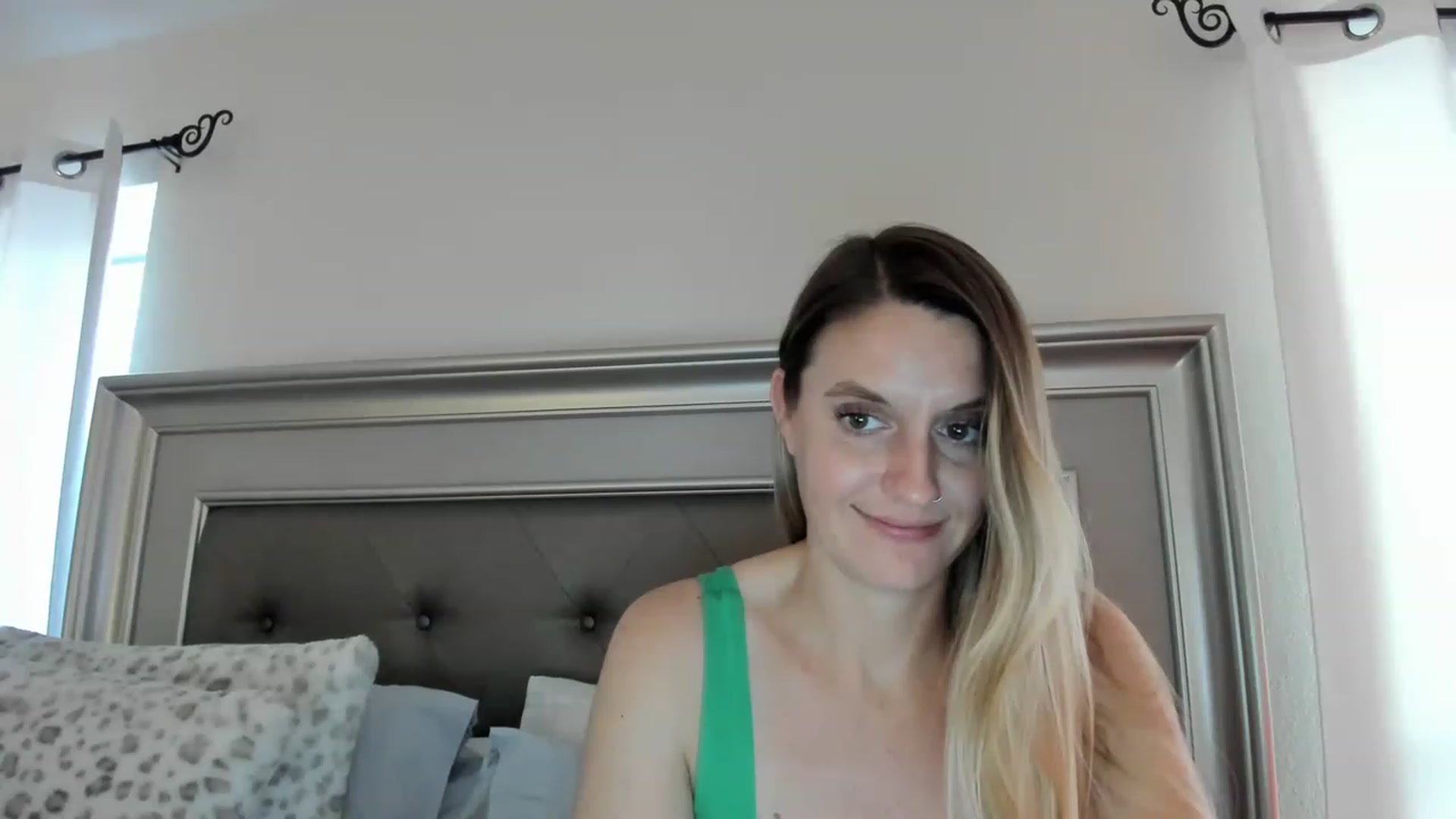 Gallery image thumbnail from Ca_ndi's myfreecams stream on, 03/17/2023, 22:35 image 6 of 20