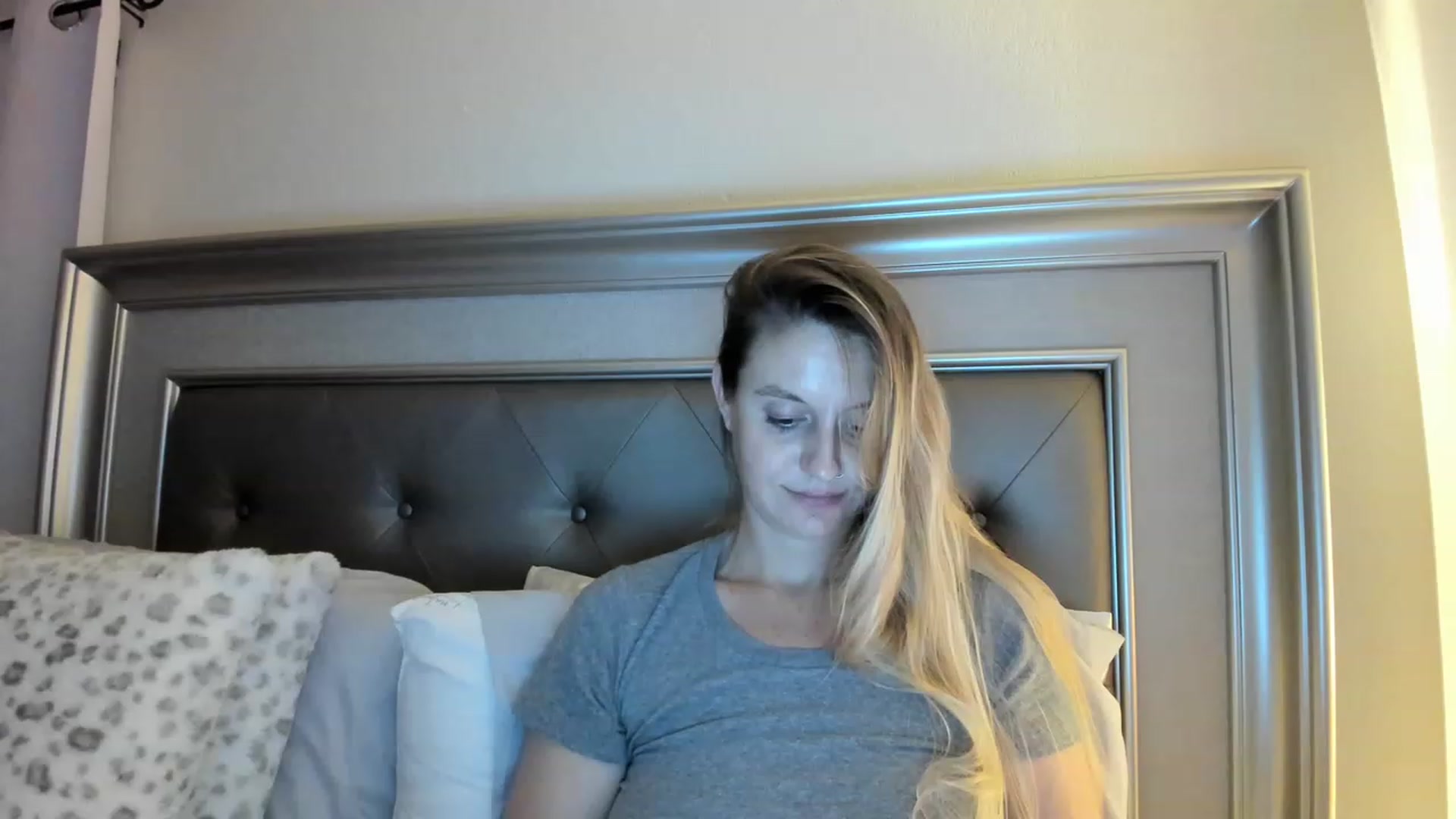 Gallery image thumbnail from Ca_ndi's myfreecams stream on, 03/19/2023, 01:27 image 18 of 20