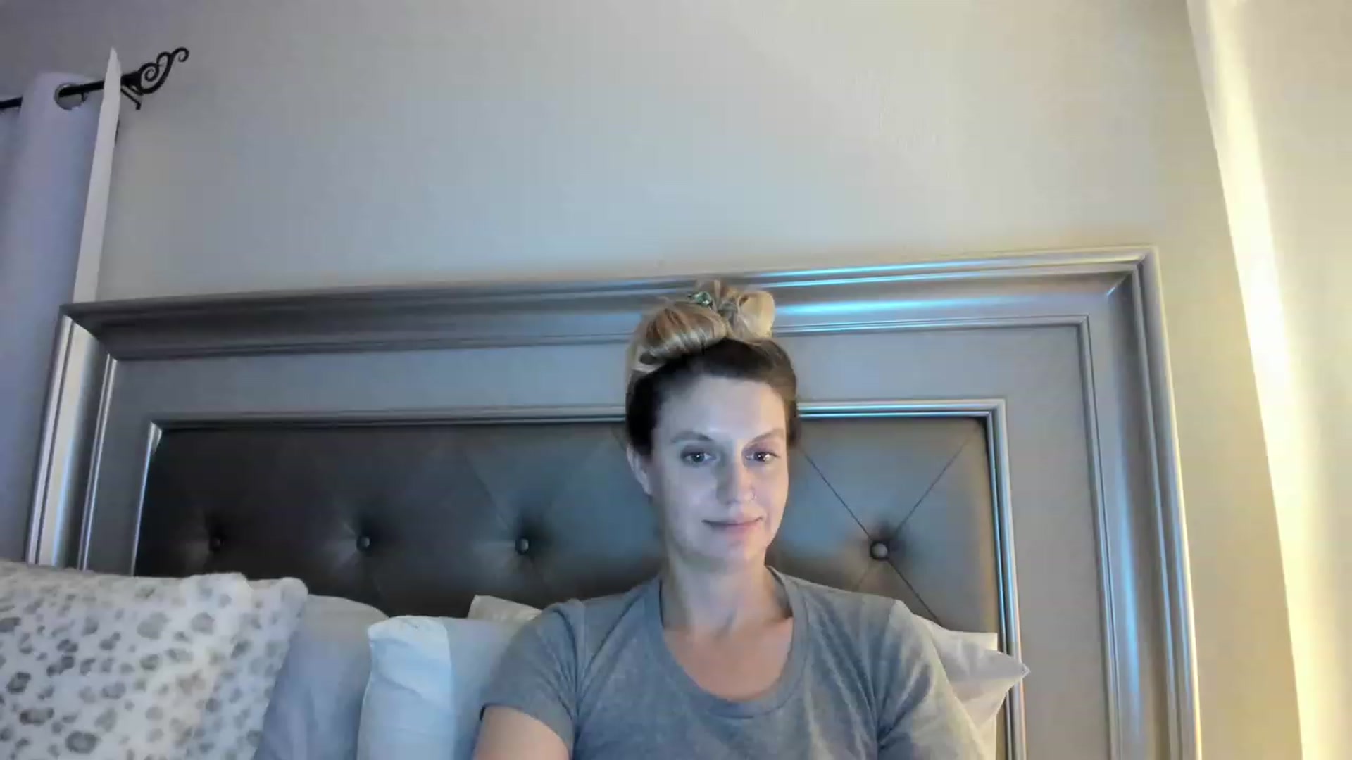 Gallery image thumbnail from Ca_ndi's myfreecams stream on, 03/19/2023, 02:19 image 10 of 20