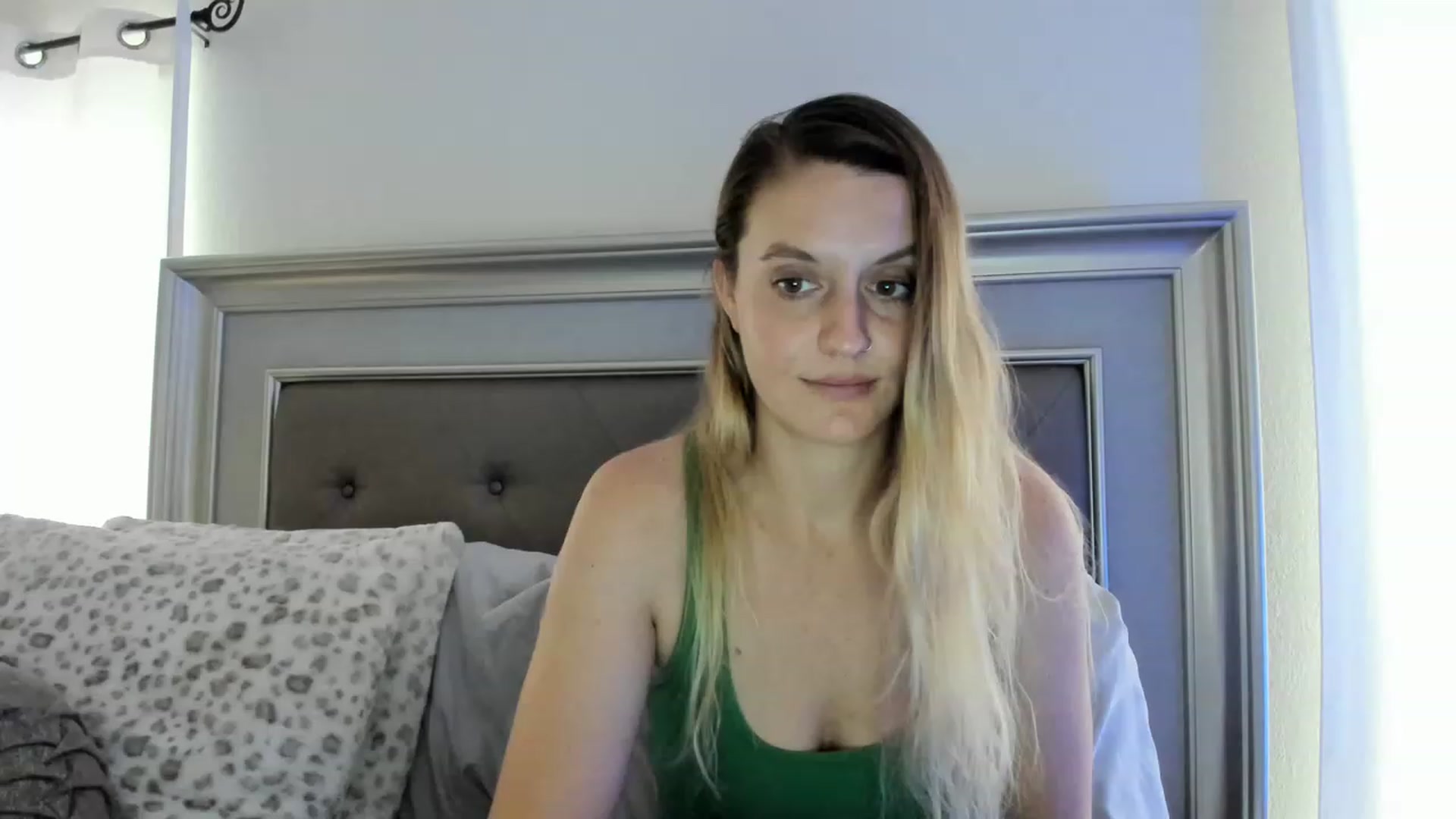 Gallery image thumbnail from Ca_ndi's myfreecams stream on, 03/19/2023, 13:37 image 3 of 20