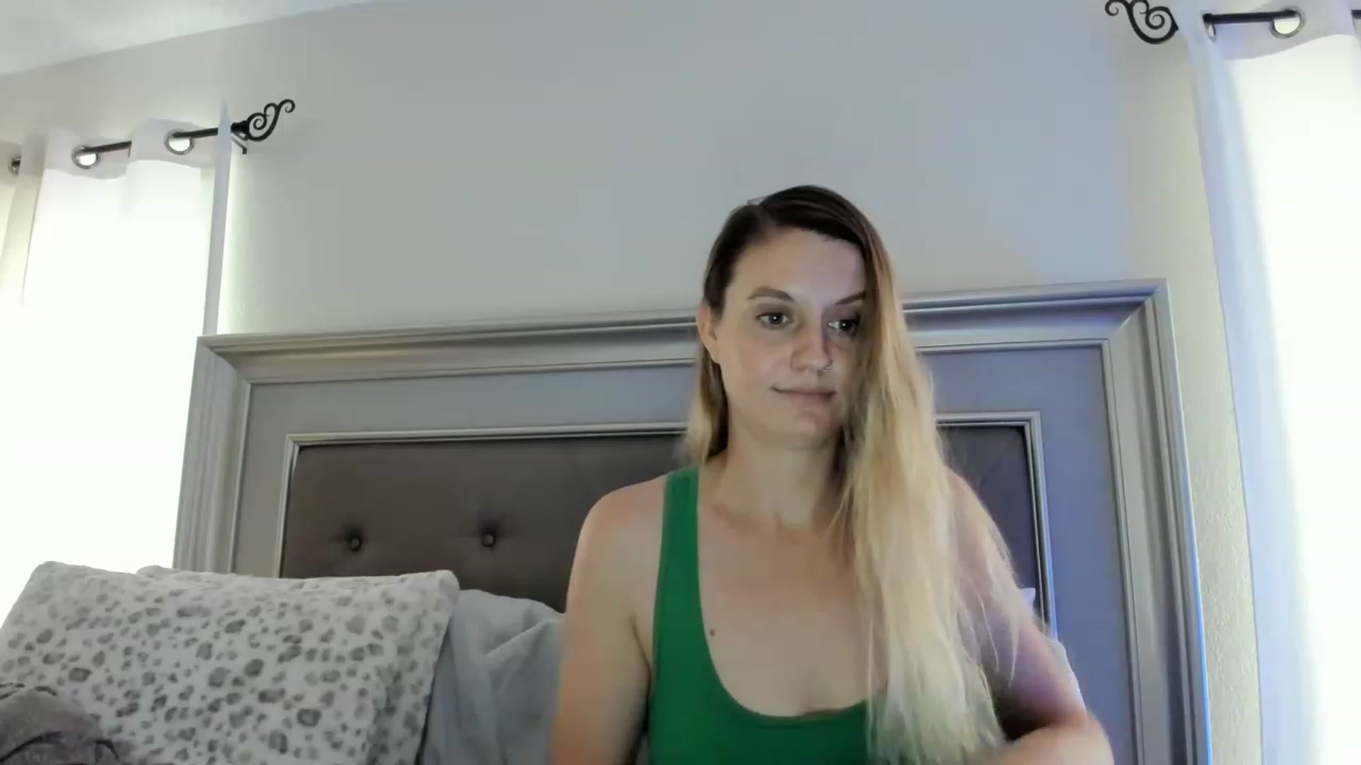 Gallery image thumbnail from Ca_ndi's myfreecams stream on, 03/19/2023, 13:37 image 15 of 20