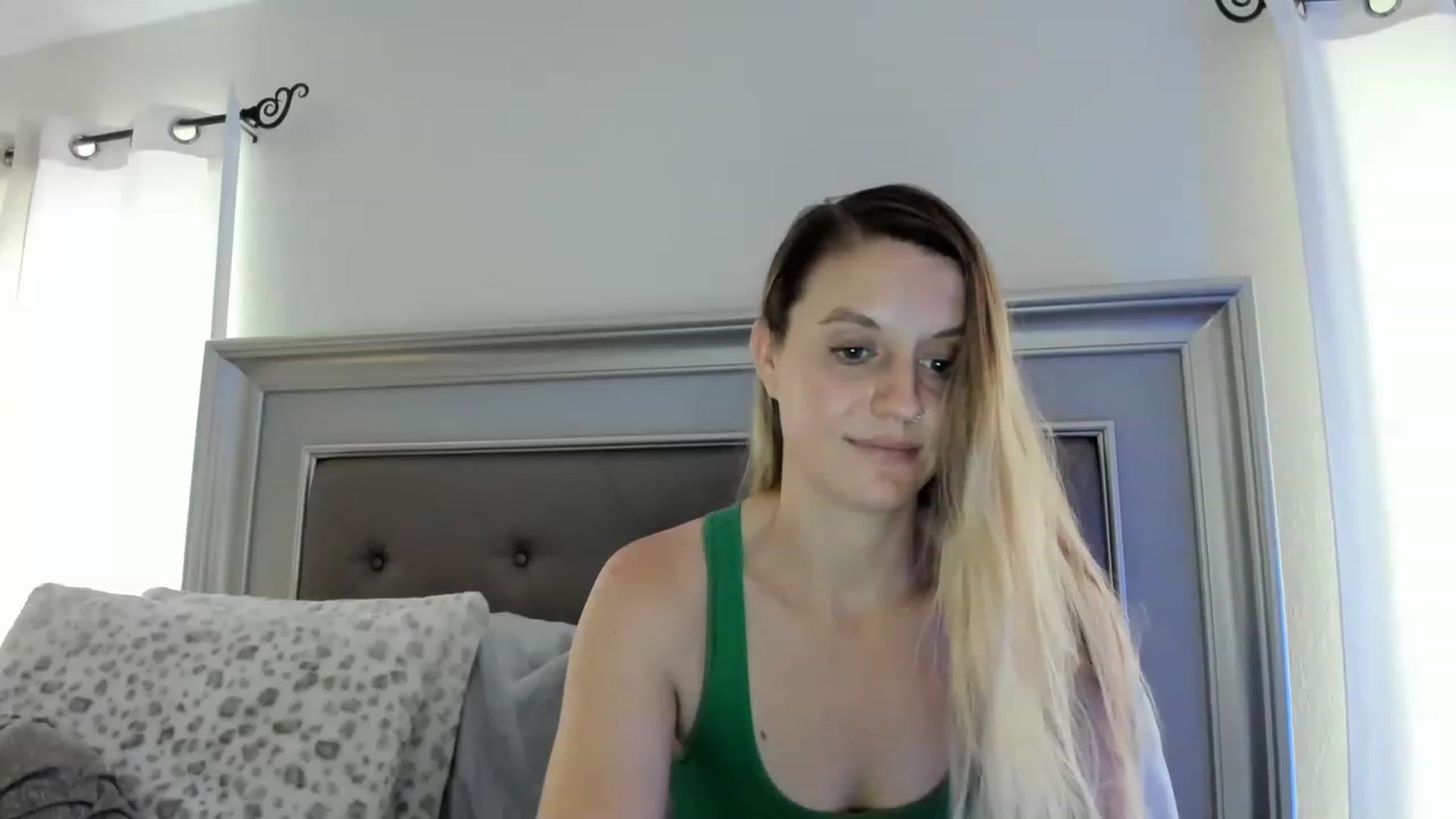 Gallery image thumbnail from Ca_ndi's myfreecams stream on, 03/19/2023, 13:37 image 18 of 20