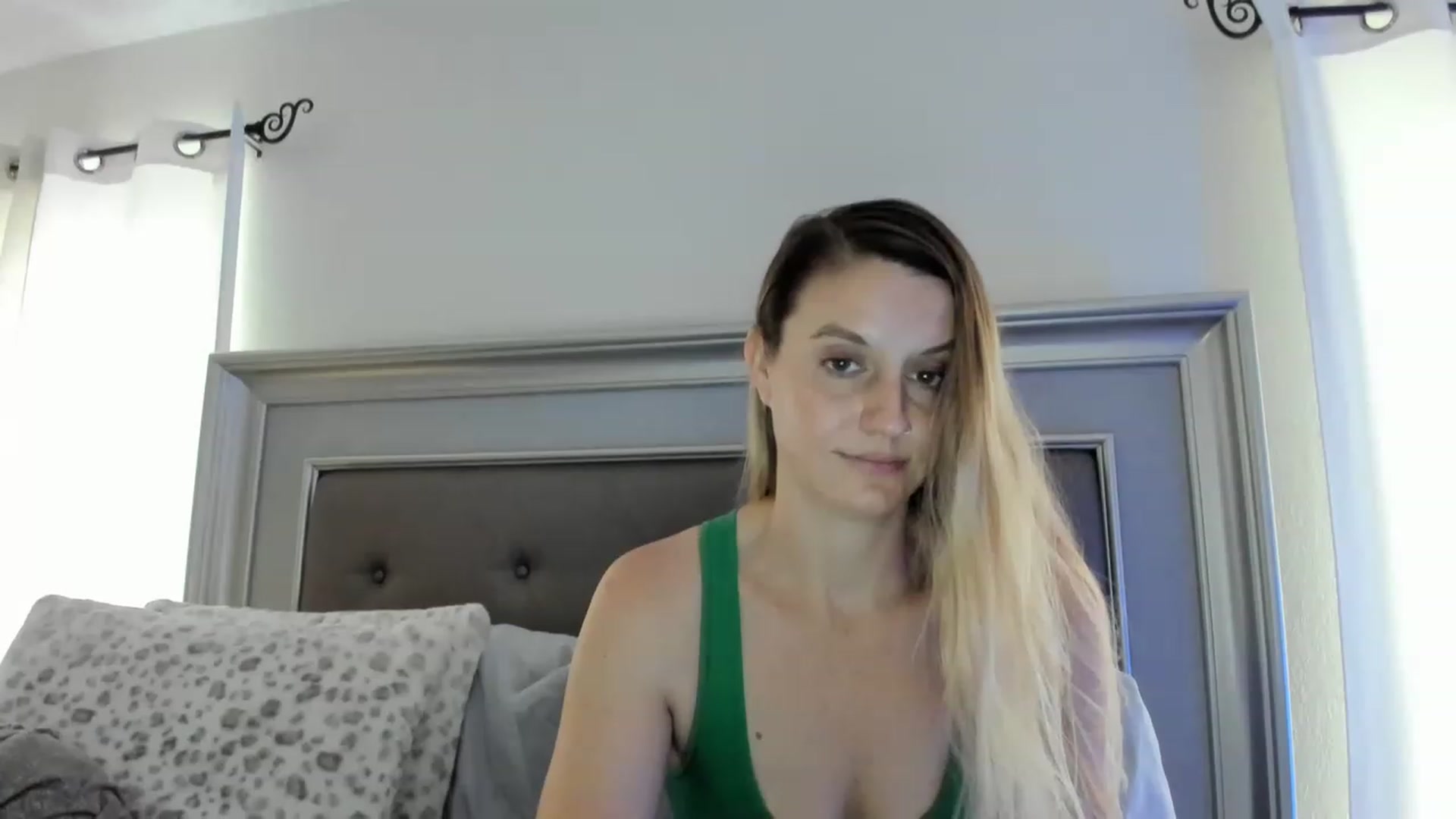 Gallery image thumbnail from Ca_ndi's myfreecams stream on, 03/19/2023, 13:37 image 17 of 20