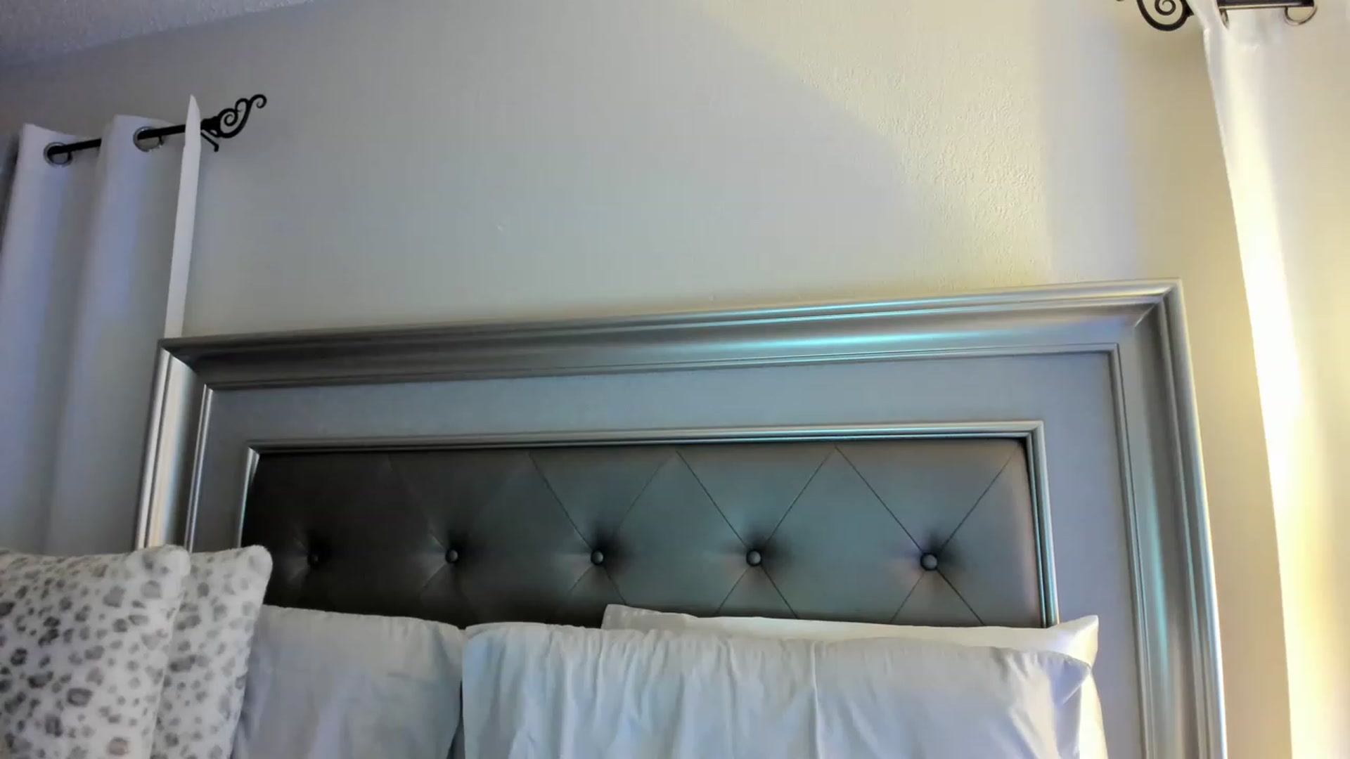 Gallery image thumbnail from Ca_ndi's myfreecams stream on, 03/21/2023, 24:02 image 10 of 20