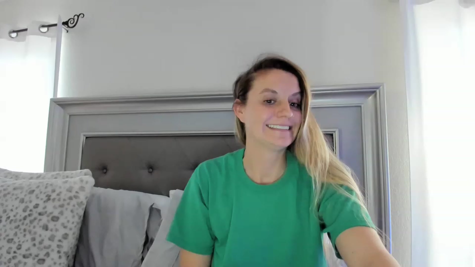 Gallery image thumbnail from Ca_ndi's myfreecams stream on, 03/21/2023, 14:42 image 17 of 20