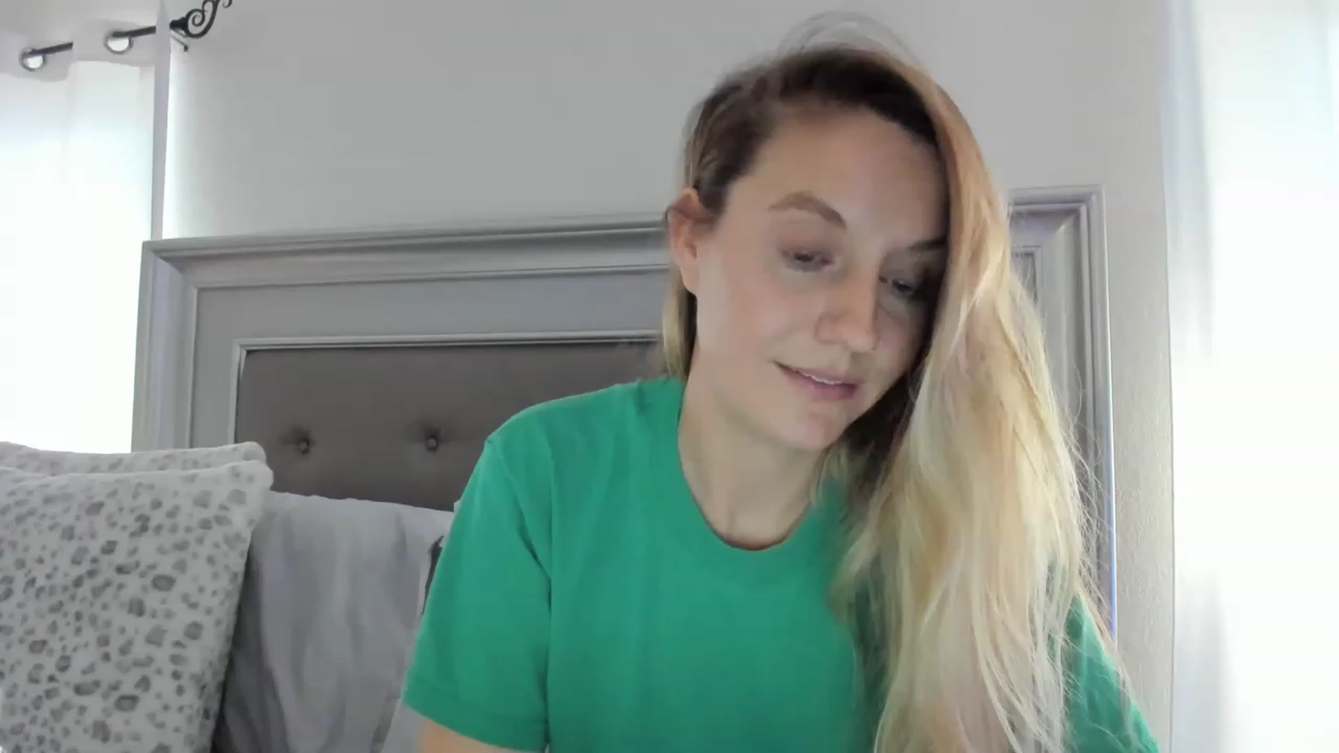 Gallery image thumbnail from Ca_ndi's myfreecams stream on, 03/21/2023, 14:42 image 18 of 20