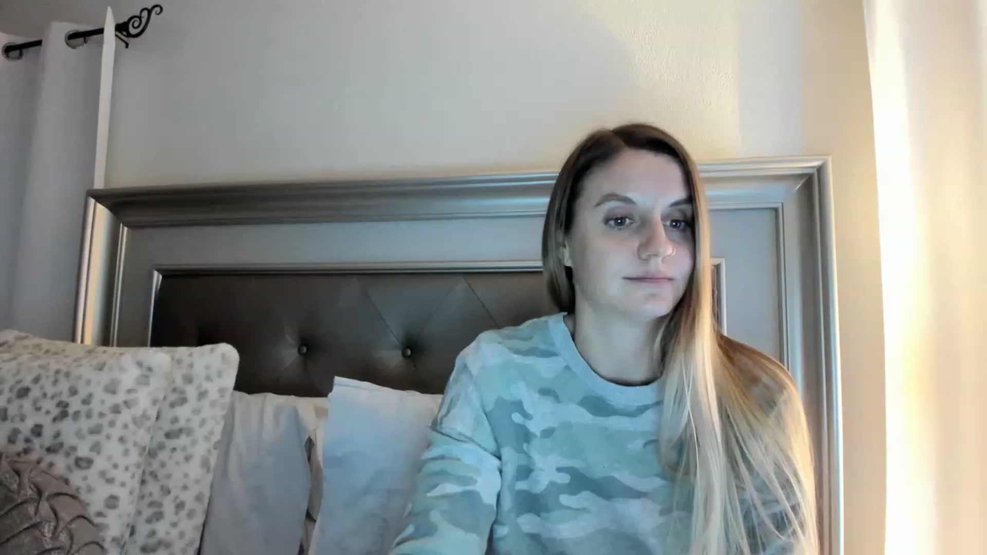 Gallery image thumbnail from Ca_ndi's myfreecams stream on, 03/22/2023, 24:03 image 15 of 20