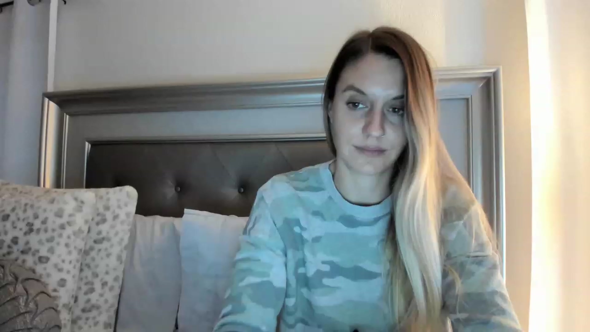 Gallery image thumbnail from Ca_ndi's myfreecams stream on, 03/22/2023, 24:03 image 8 of 20