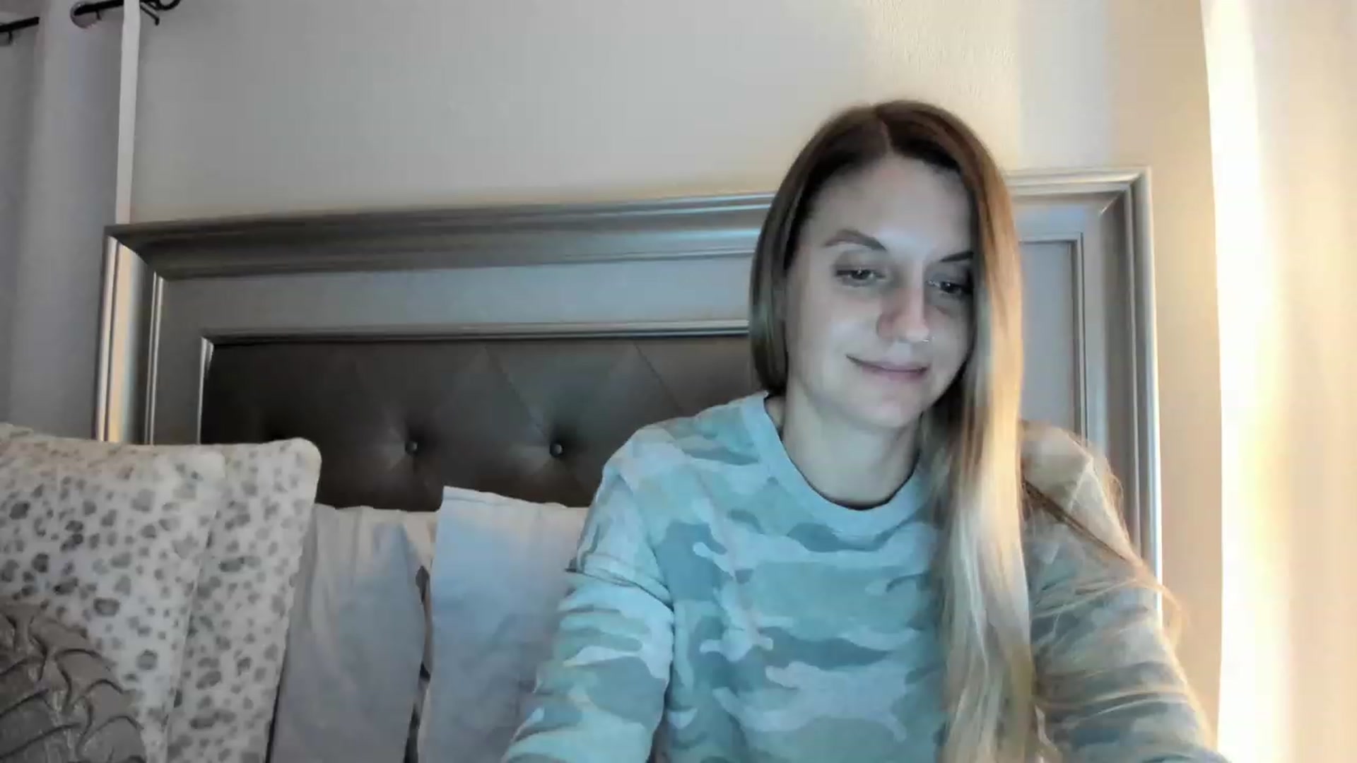 Gallery image thumbnail from Ca_ndi's myfreecams stream on, 03/22/2023, 24:03 image 18 of 20