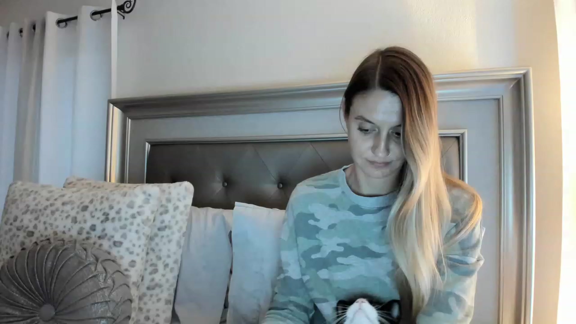Gallery image thumbnail from Ca_ndi's myfreecams stream on, 03/22/2023, 24:03 image 2 of 20