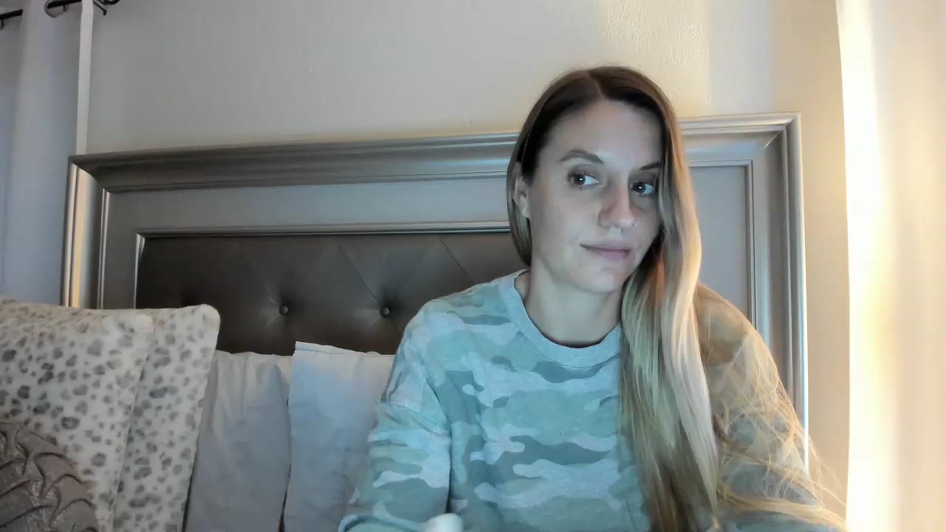 Gallery image thumbnail from Ca_ndi's myfreecams stream on, 03/22/2023, 24:03 image 6 of 20