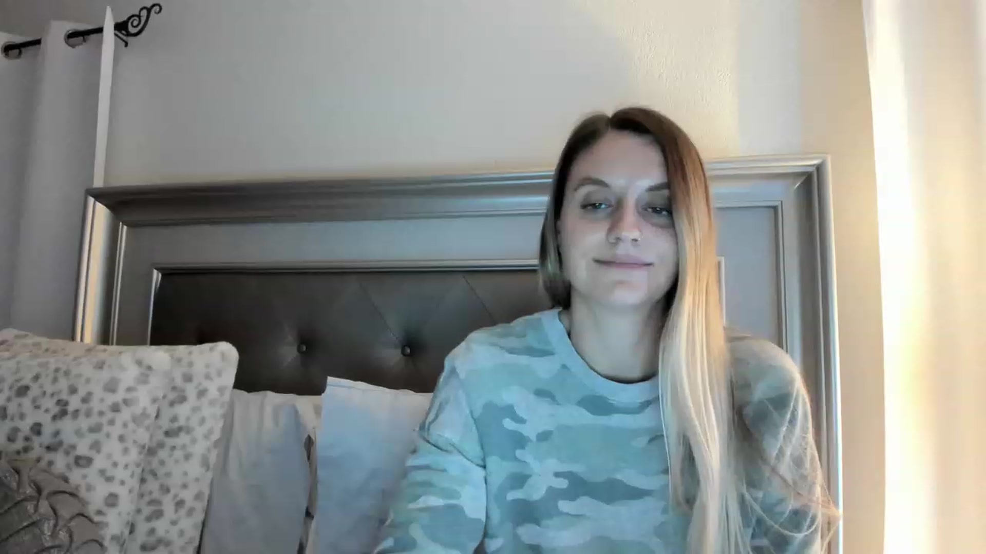 Gallery image thumbnail from Ca_ndi's myfreecams stream on, 03/22/2023, 24:03 image 19 of 20