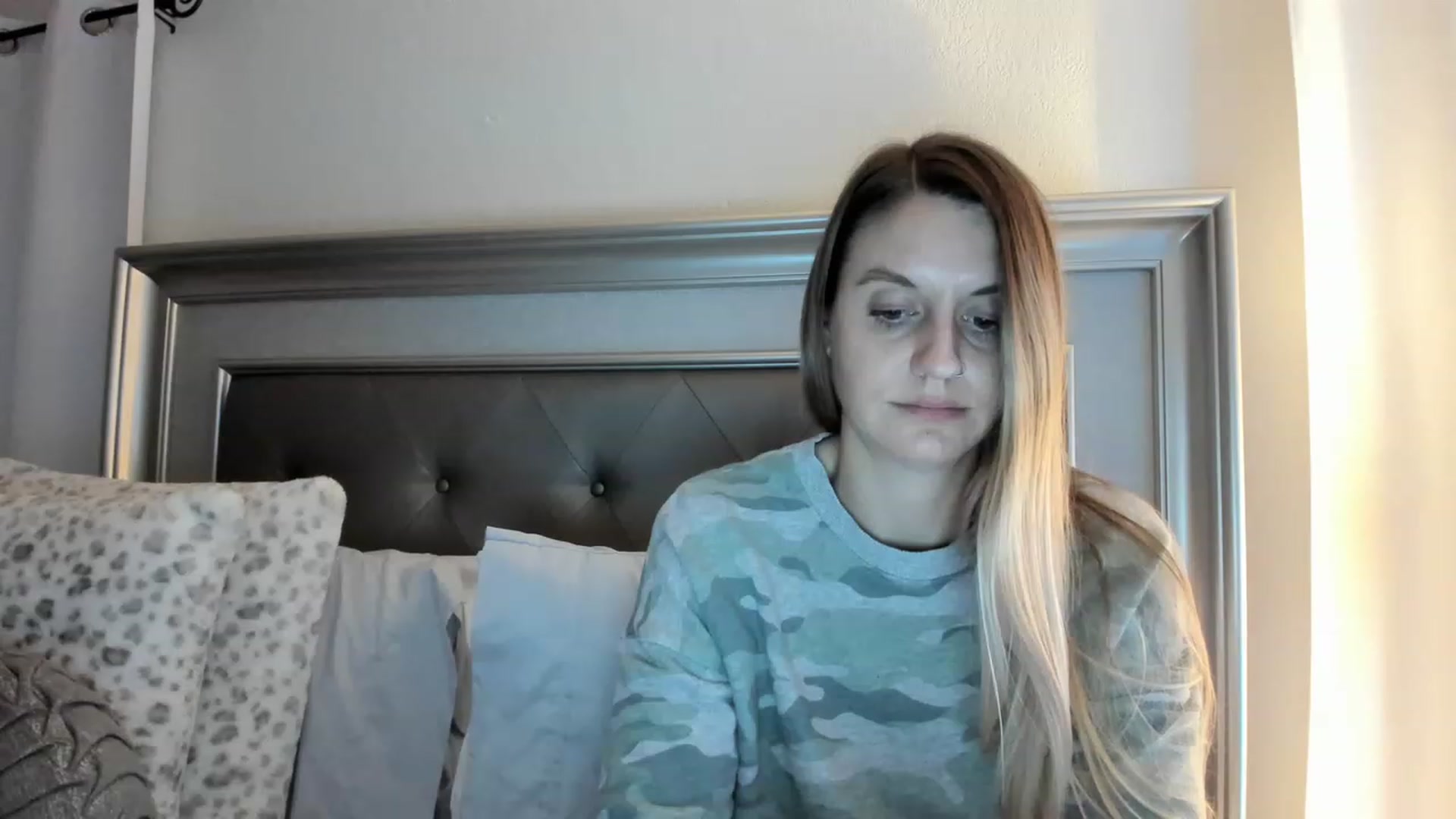 Gallery image thumbnail from Ca_ndi's myfreecams stream on, 03/22/2023, 24:03 image 17 of 20