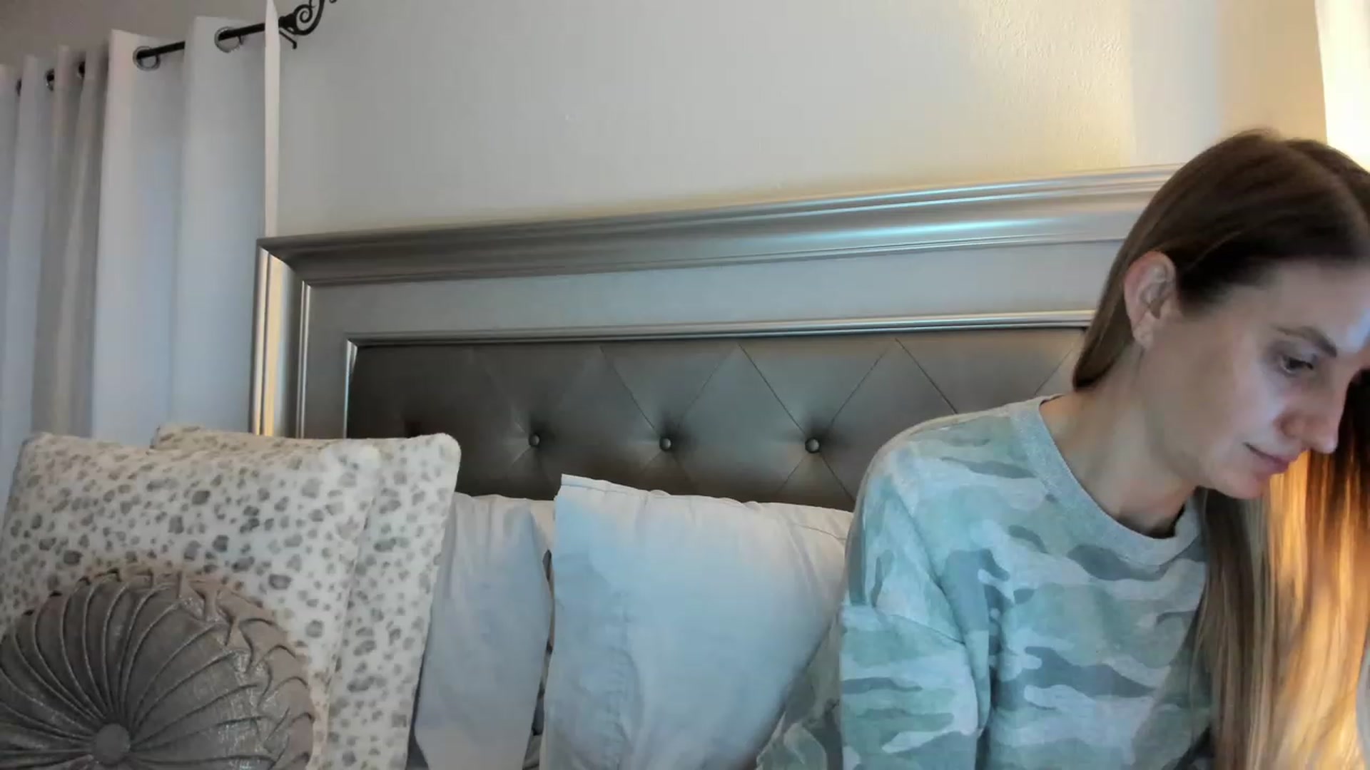Gallery image thumbnail from Ca_ndi's myfreecams stream on, 03/22/2023, 24:03 image 5 of 20