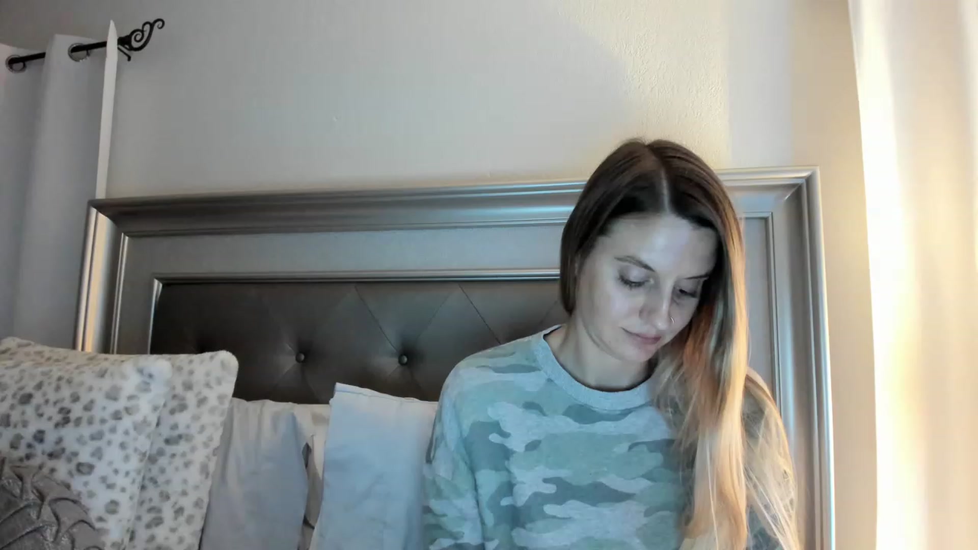 Gallery image thumbnail from Ca_ndi's myfreecams stream on, 03/22/2023, 24:03 image 16 of 20