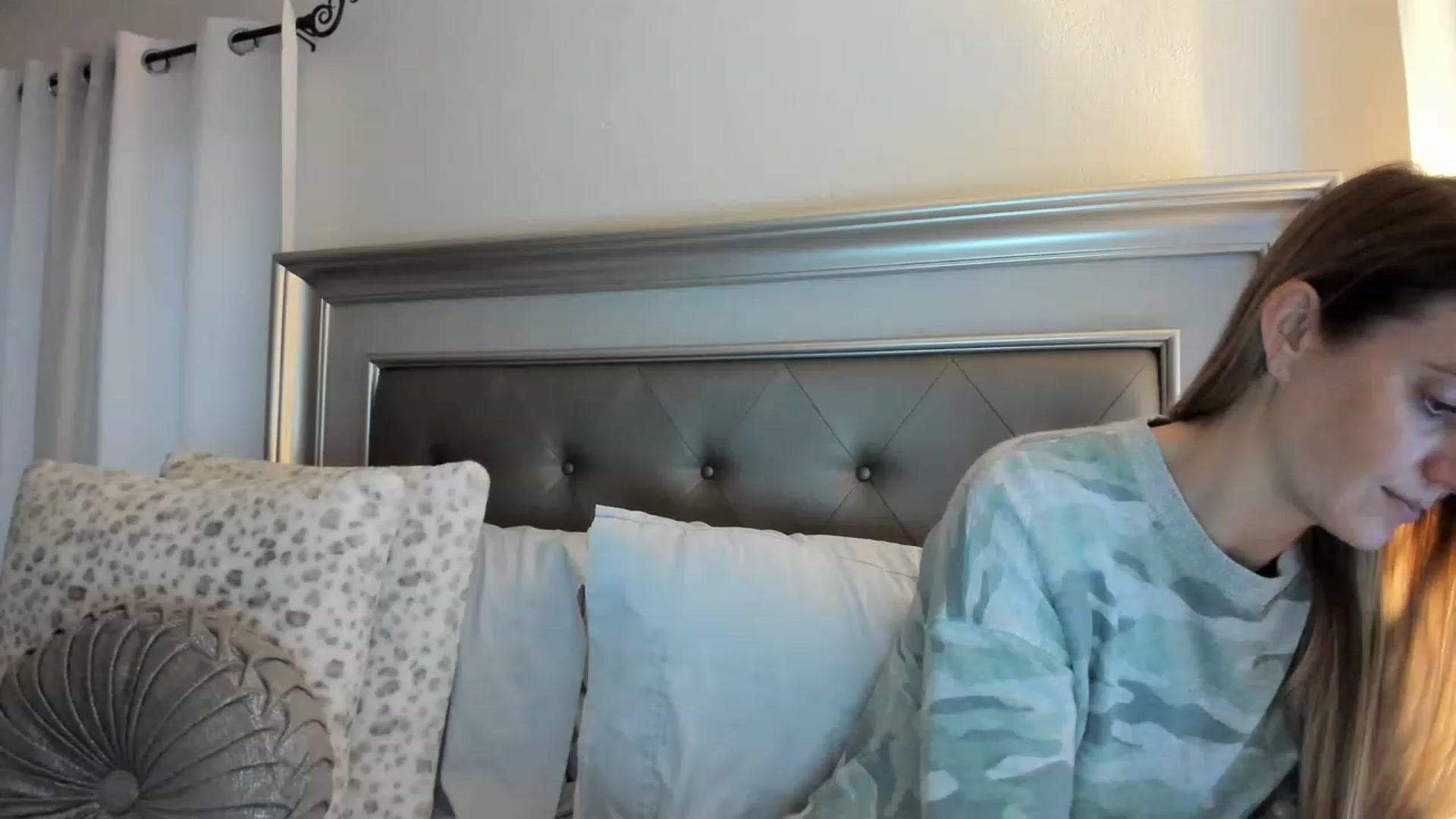 Gallery image thumbnail from Ca_ndi's myfreecams stream on, 03/22/2023, 24:03 image 4 of 20