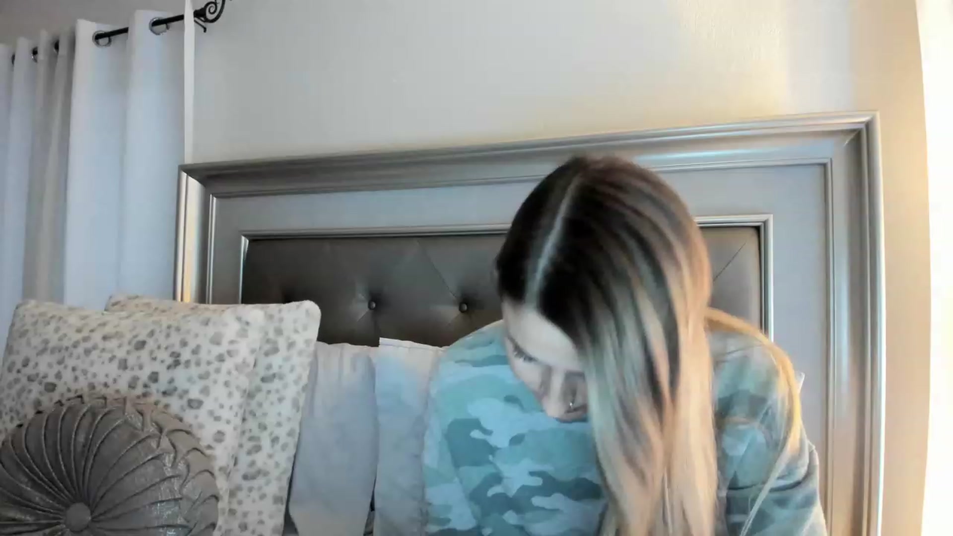 Gallery image thumbnail from Ca_ndi's myfreecams stream on, 03/22/2023, 24:03 image 3 of 20
