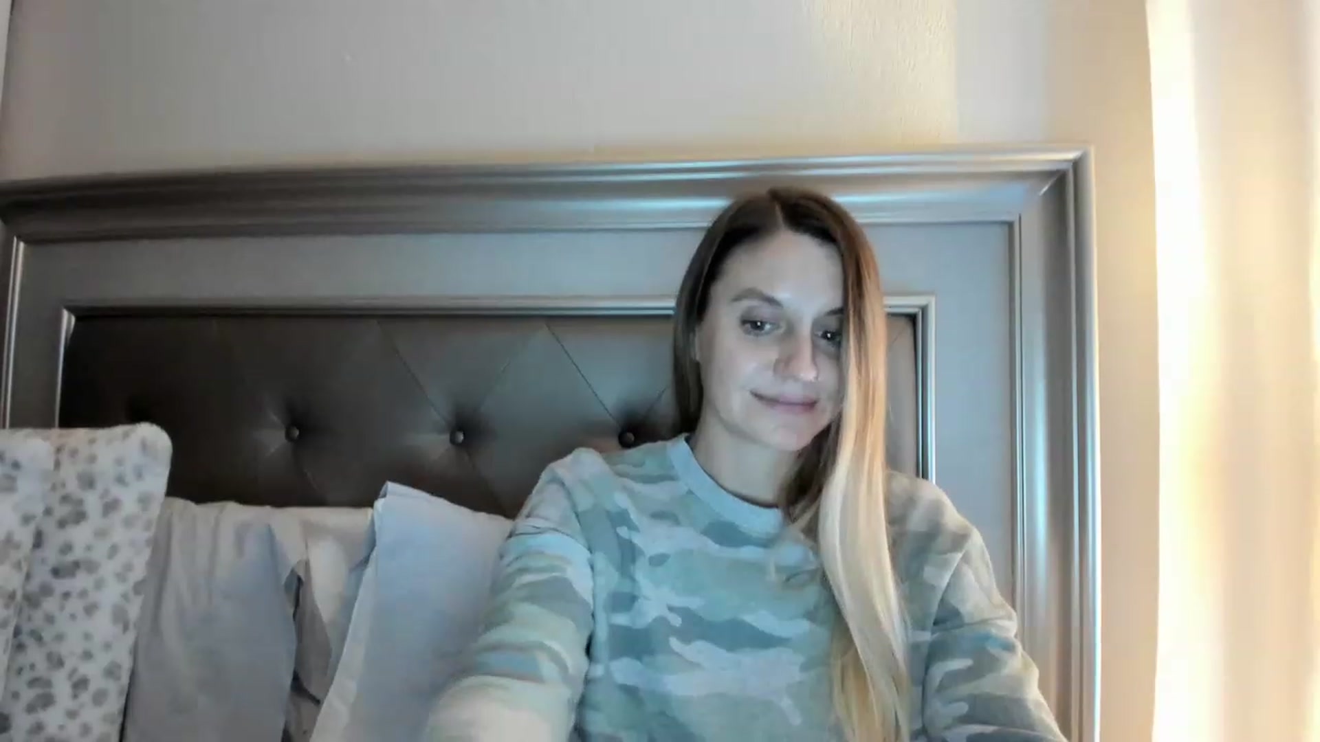 Gallery image thumbnail from Ca_ndi's myfreecams stream on, 03/22/2023, 24:23 image 10 of 20