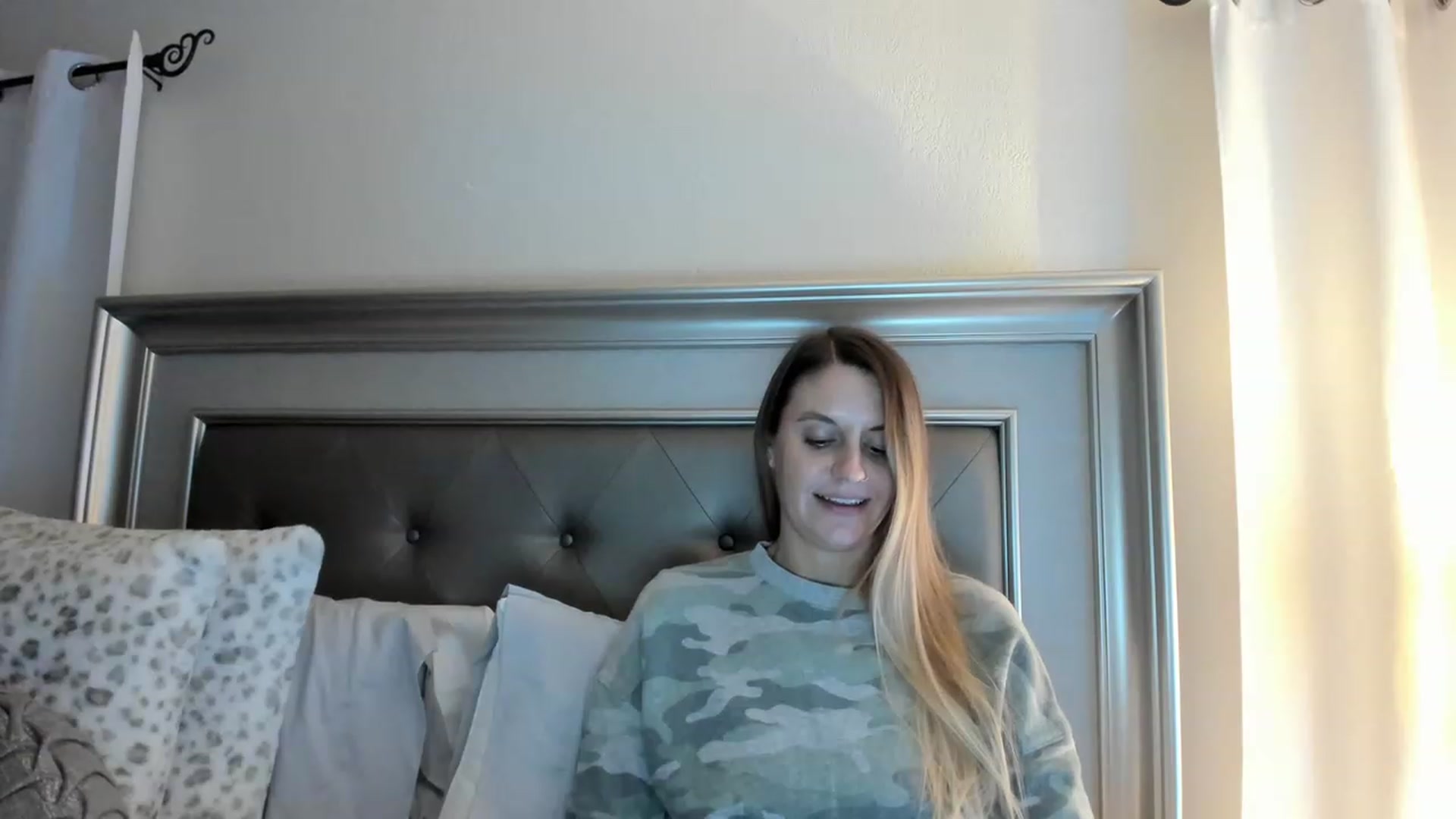 Gallery image thumbnail from Ca_ndi's myfreecams stream on, 03/22/2023, 24:23 image 9 of 20
