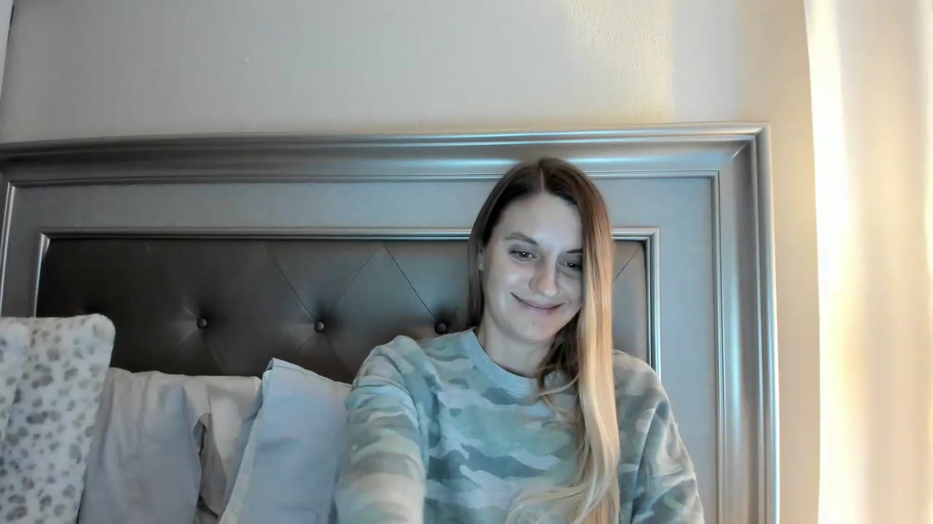 Gallery image thumbnail from Ca_ndi's myfreecams stream on, 03/22/2023, 24:23 image 15 of 20