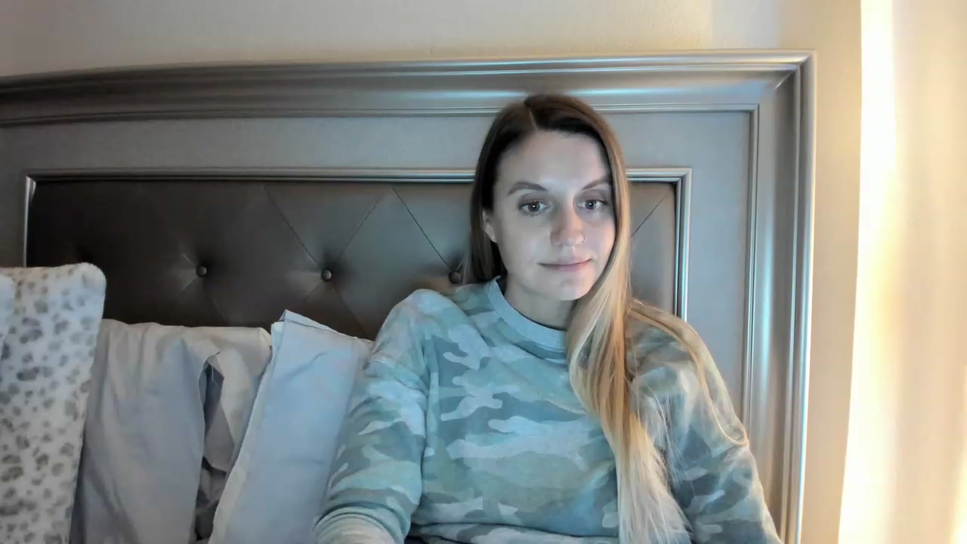 Gallery image thumbnail from Ca_ndi's myfreecams stream on, 03/22/2023, 24:23 image 17 of 20