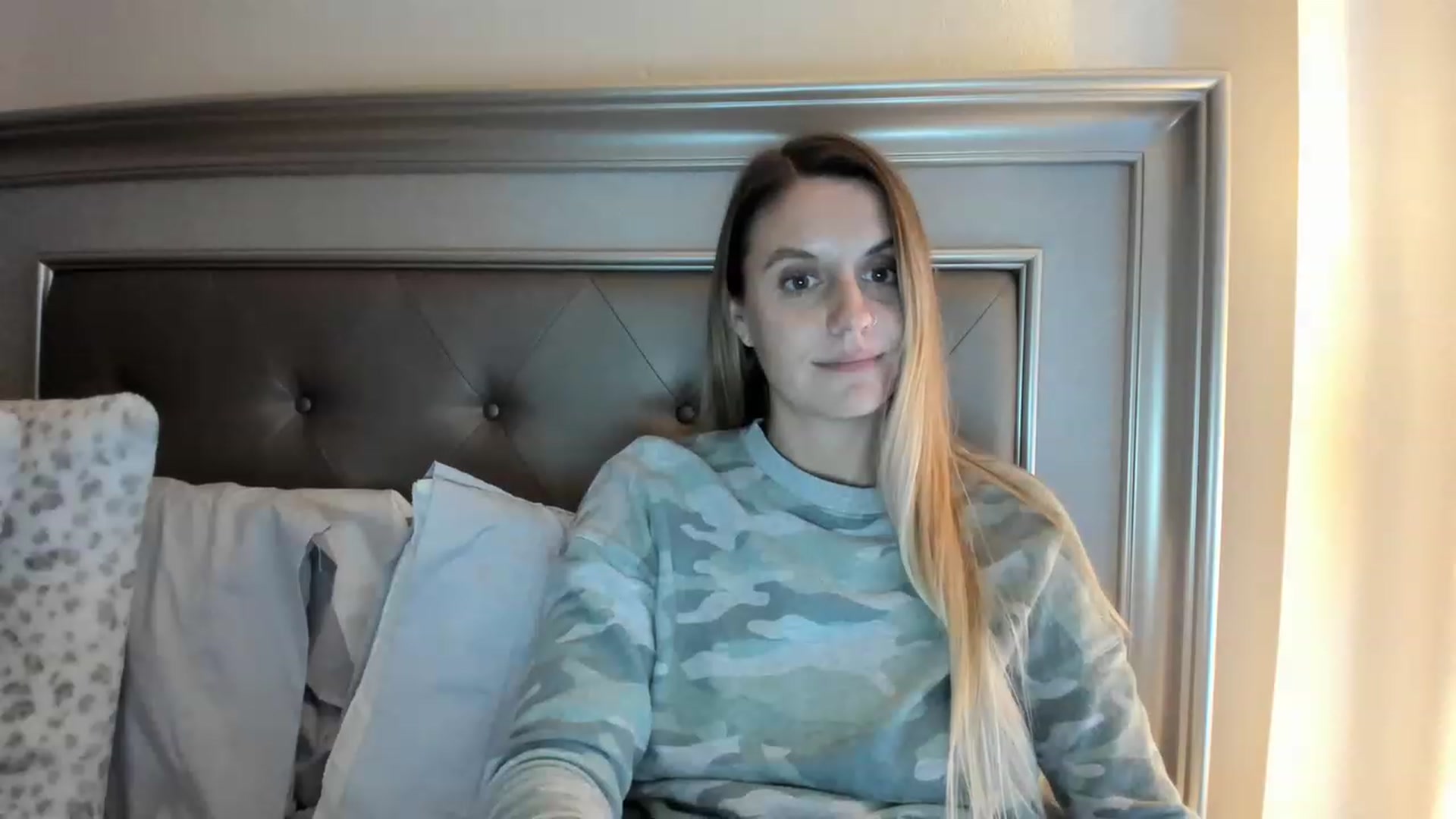 Gallery image thumbnail from Ca_ndi's myfreecams stream on, 03/22/2023, 24:23 image 18 of 20