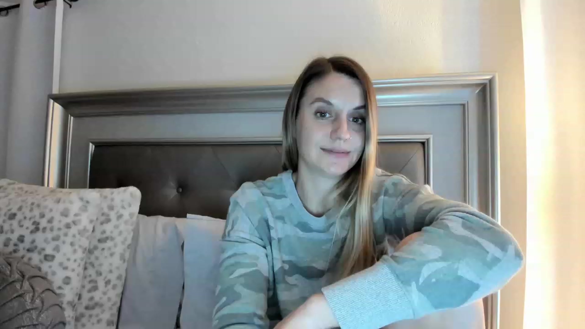 Gallery image thumbnail from Ca_ndi's myfreecams stream on, 03/22/2023, 24:23 image 4 of 20