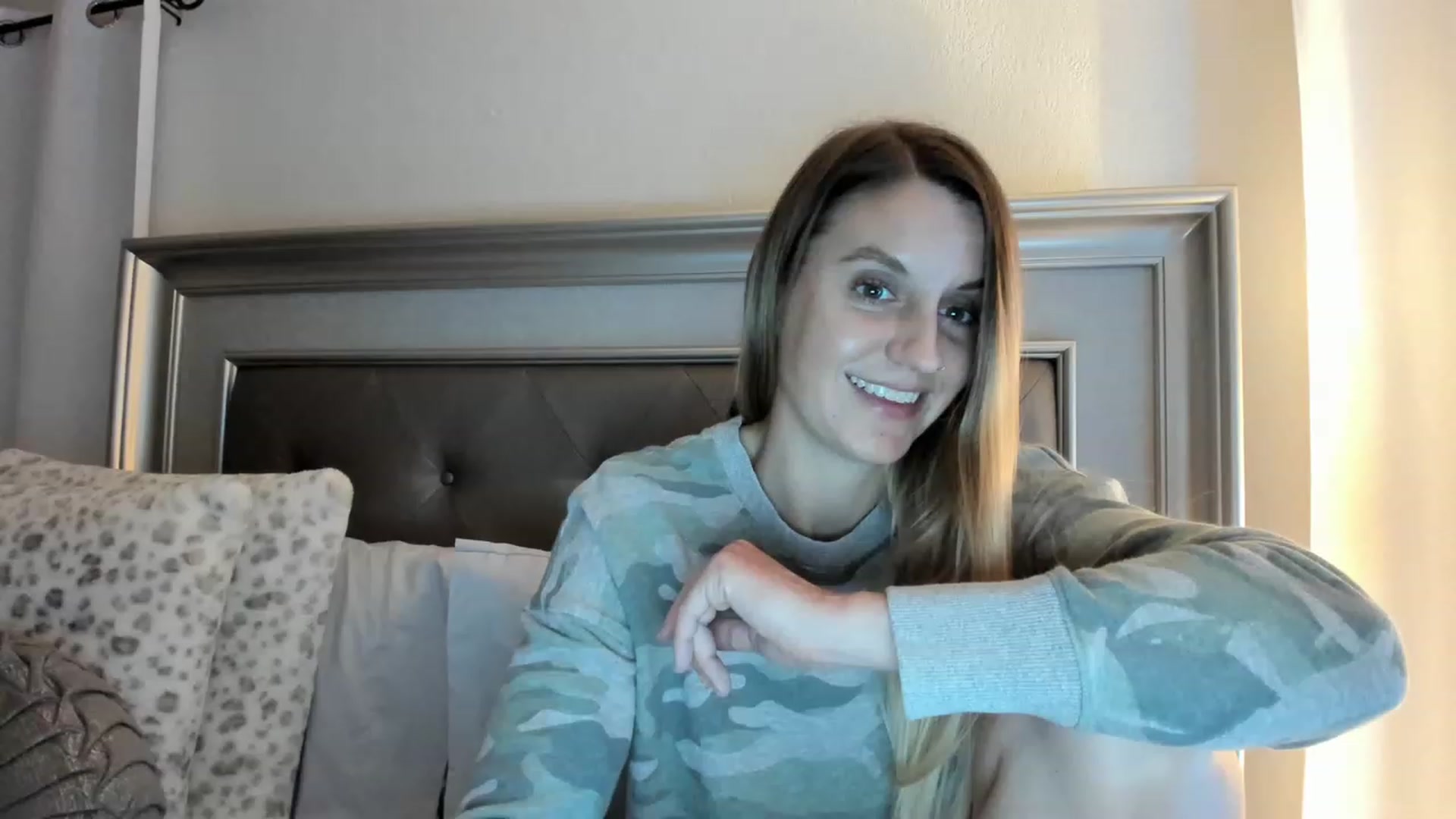 Gallery image thumbnail from Ca_ndi's myfreecams stream on, 03/22/2023, 24:23 image 1 of 20