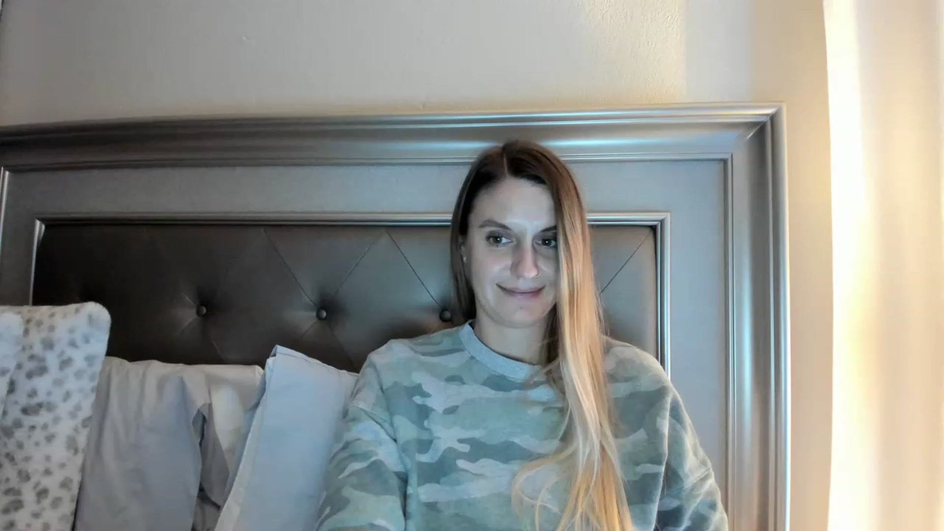 Gallery image thumbnail from Ca_ndi's myfreecams stream on, 03/22/2023, 24:23 image 13 of 20