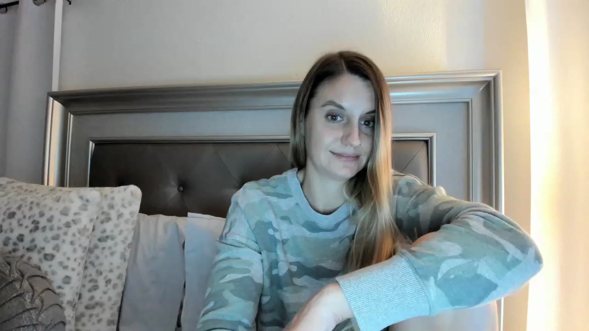 Gallery image thumbnail from Ca_ndi's myfreecams stream on, 03/22/2023, 24:23 image 3 of 20
