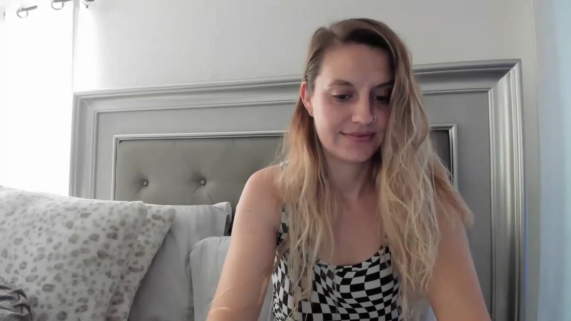 Gallery image thumbnail from Ca_ndi's myfreecams stream on, 03/24/2023, 13:00 image 3 of 20