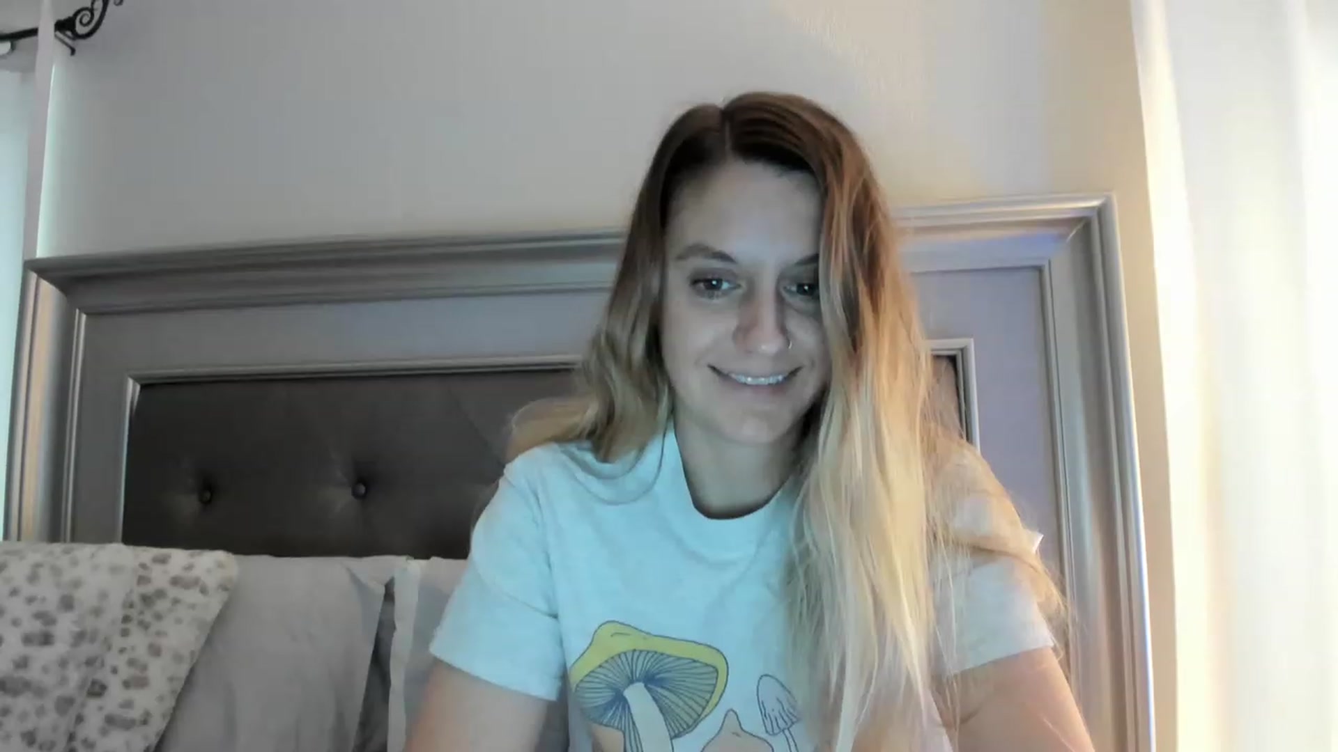 Gallery image thumbnail from Ca_ndi's myfreecams stream on, 03/25/2023, 12:21 image 6 of 20