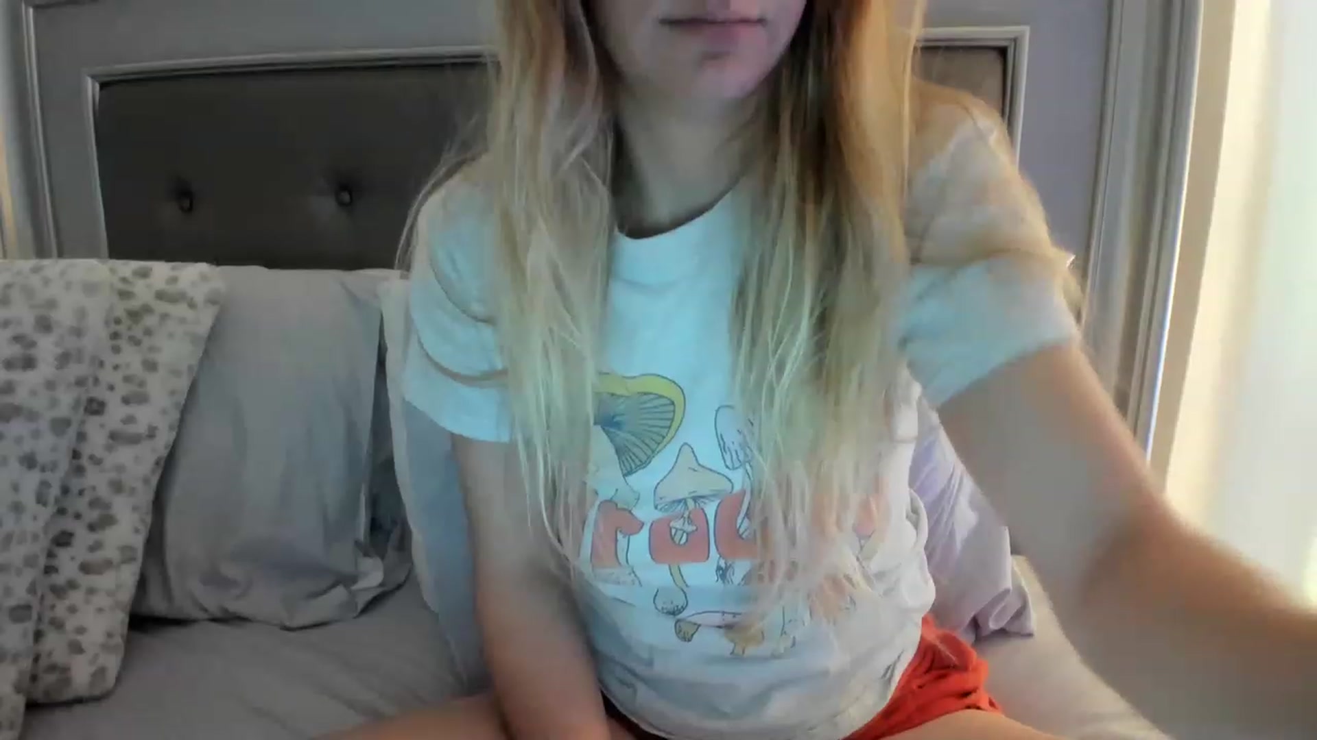 Gallery image thumbnail from Ca_ndi's myfreecams stream on, 03/25/2023, 12:21 image 15 of 20