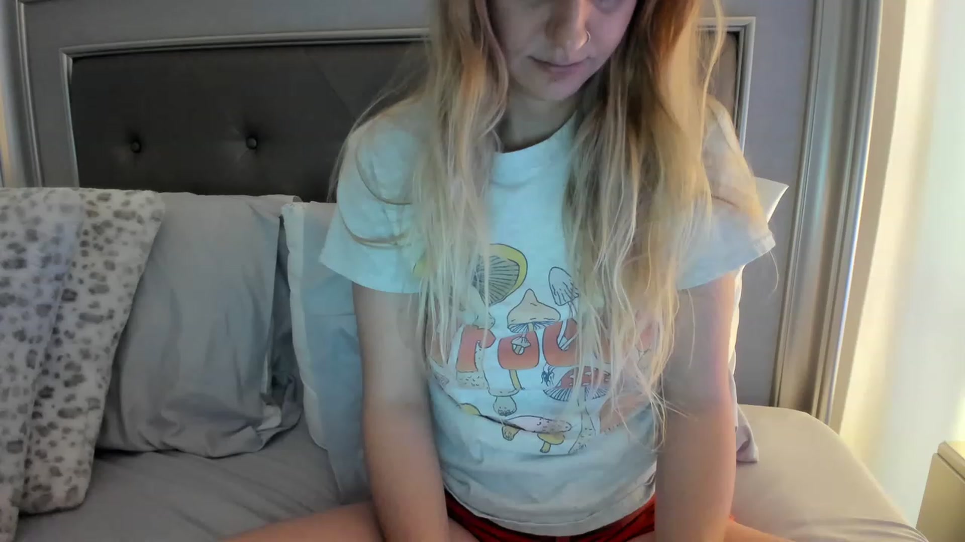 Gallery image thumbnail from Ca_ndi's myfreecams stream on, 03/25/2023, 12:21 image 14 of 20