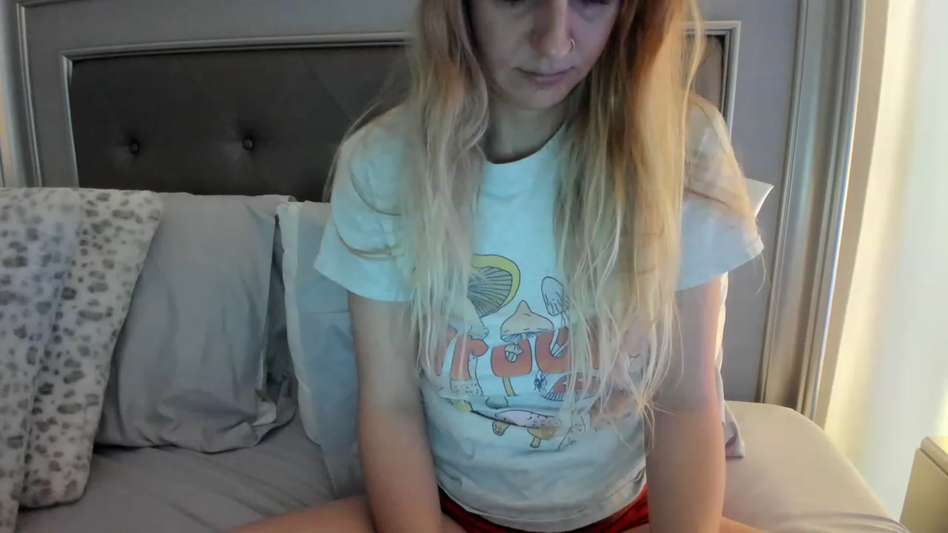 Gallery image thumbnail from Ca_ndi's myfreecams stream on, 03/25/2023, 12:21 image 16 of 20