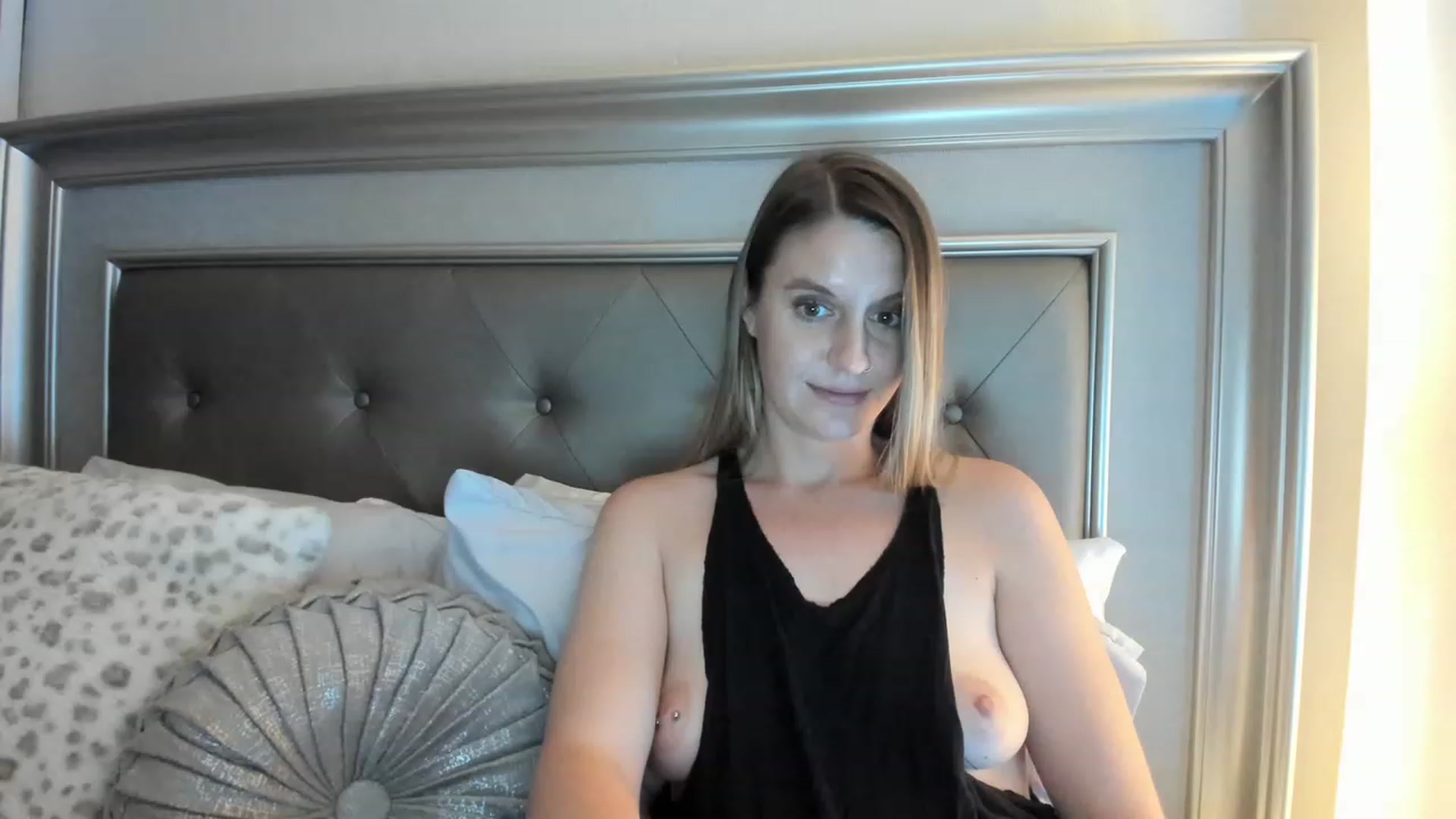 Gallery image thumbnail from Ca_ndi's myfreecams stream on, 03/28/2023, 24:41 image 20 of 20
