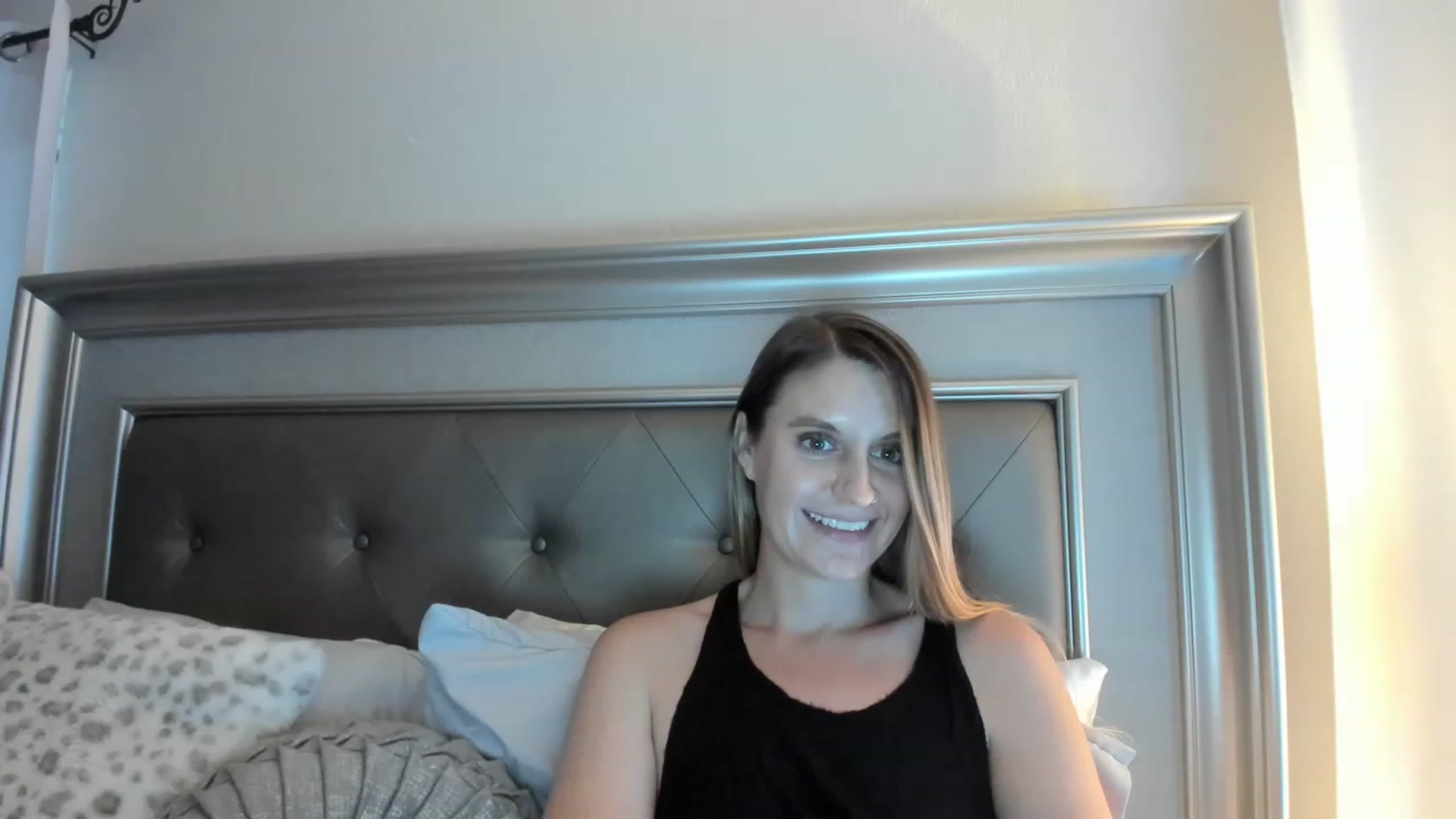 Gallery image thumbnail from Ca_ndi's myfreecams stream on, 03/28/2023, 24:41 image 3 of 20