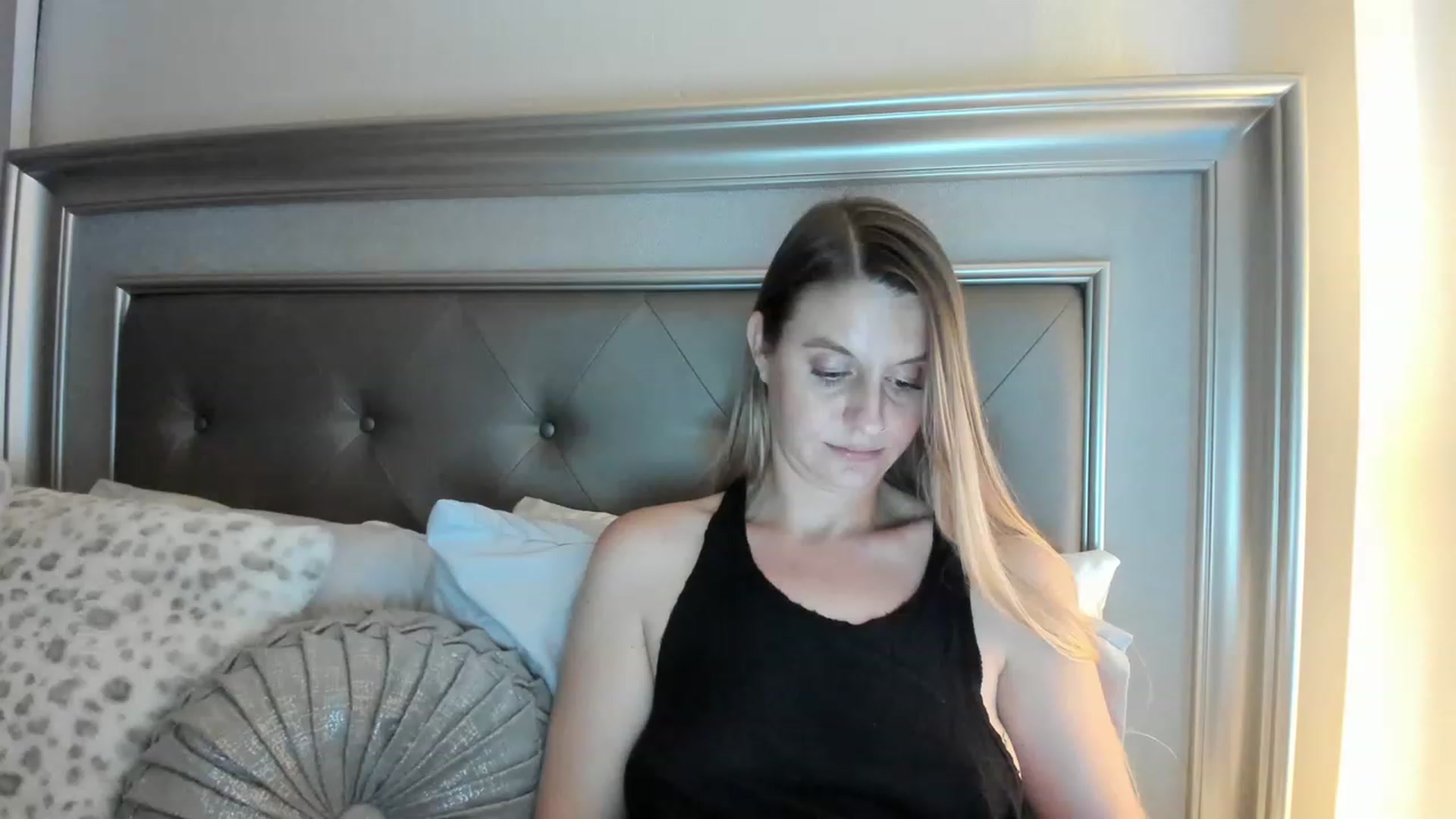 Gallery image thumbnail from Ca_ndi's myfreecams stream on, 03/28/2023, 24:41 image 13 of 20