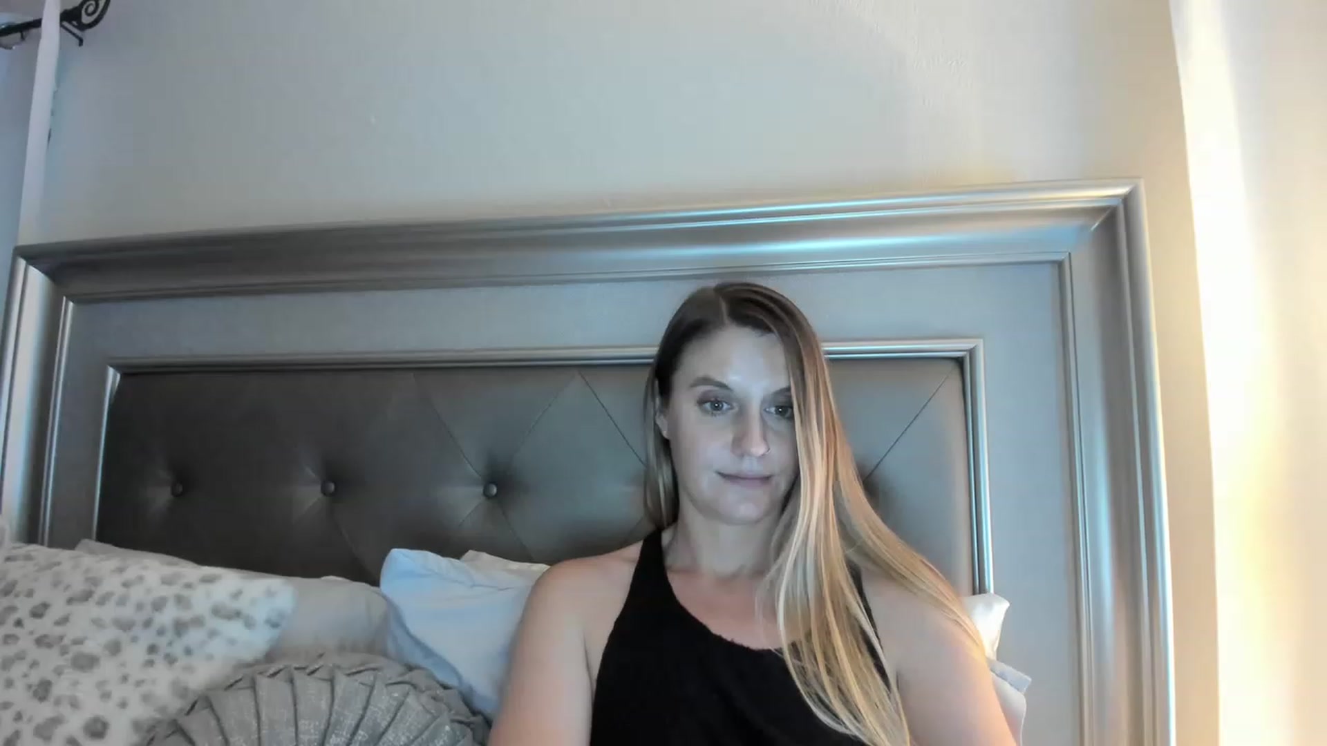 Gallery image thumbnail from Ca_ndi's myfreecams stream on, 03/28/2023, 24:41 image 5 of 20
