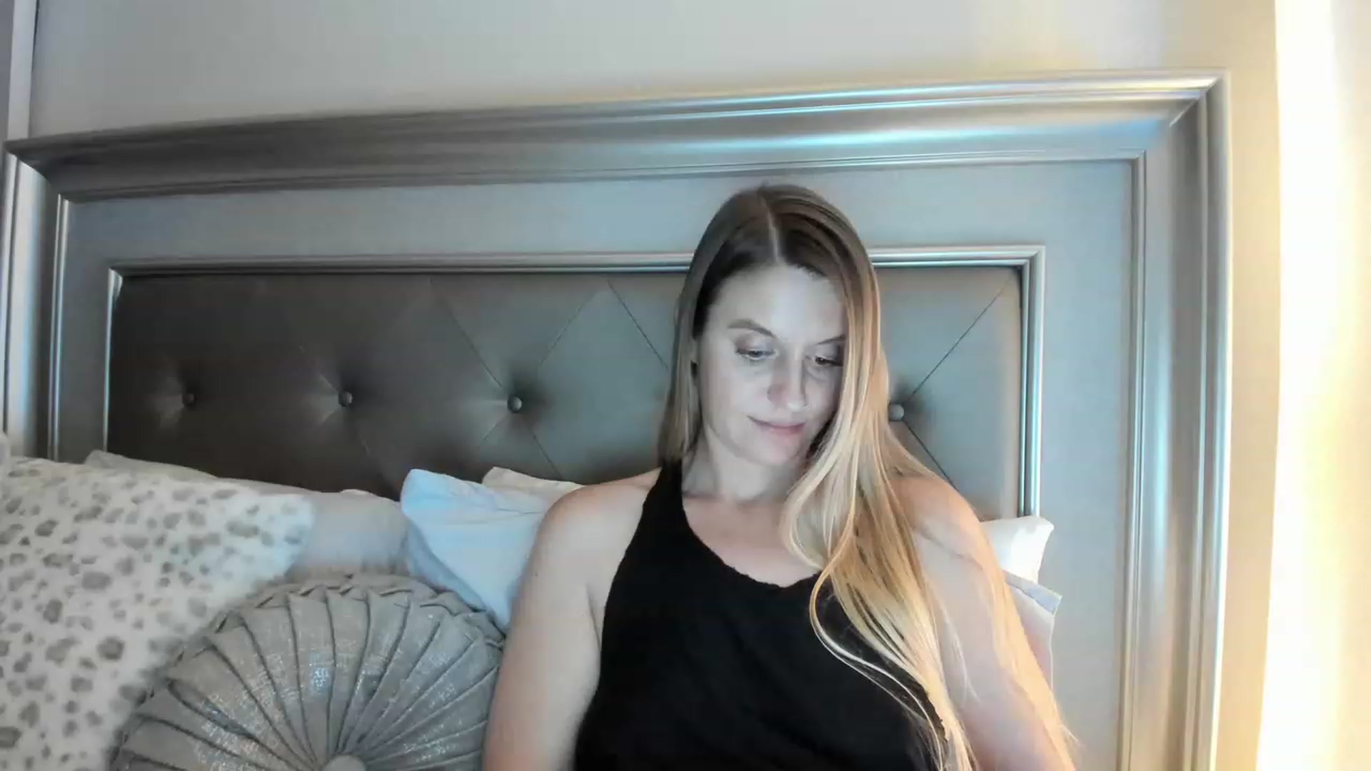 Gallery image thumbnail from Ca_ndi's myfreecams stream on, 03/28/2023, 24:41 image 12 of 20