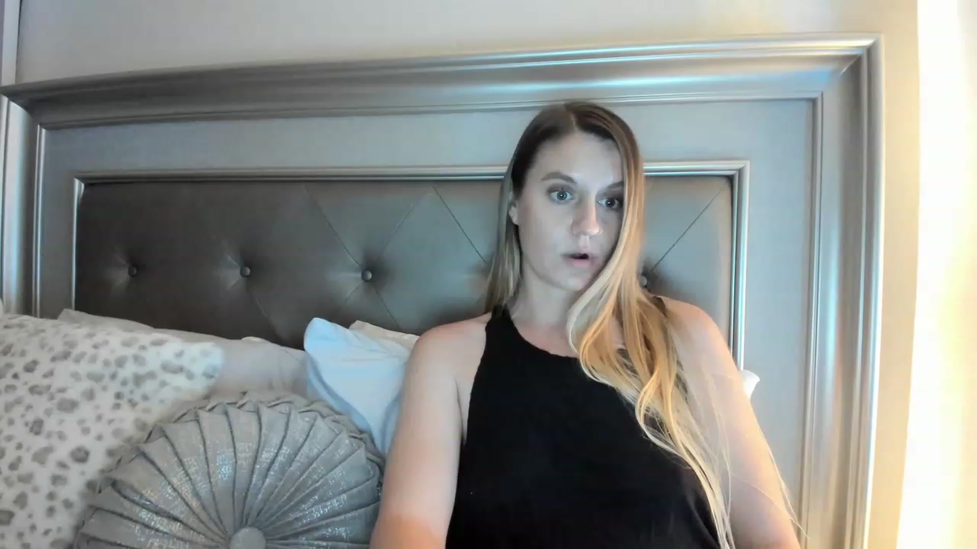 Gallery image thumbnail from Ca_ndi's myfreecams stream on, 03/28/2023, 24:41 image 18 of 20
