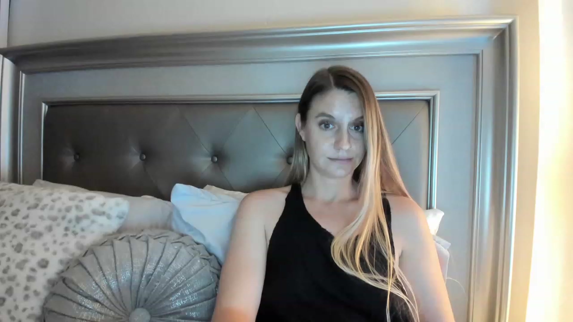 Gallery image thumbnail from Ca_ndi's myfreecams stream on, 03/28/2023, 24:41 image 14 of 20