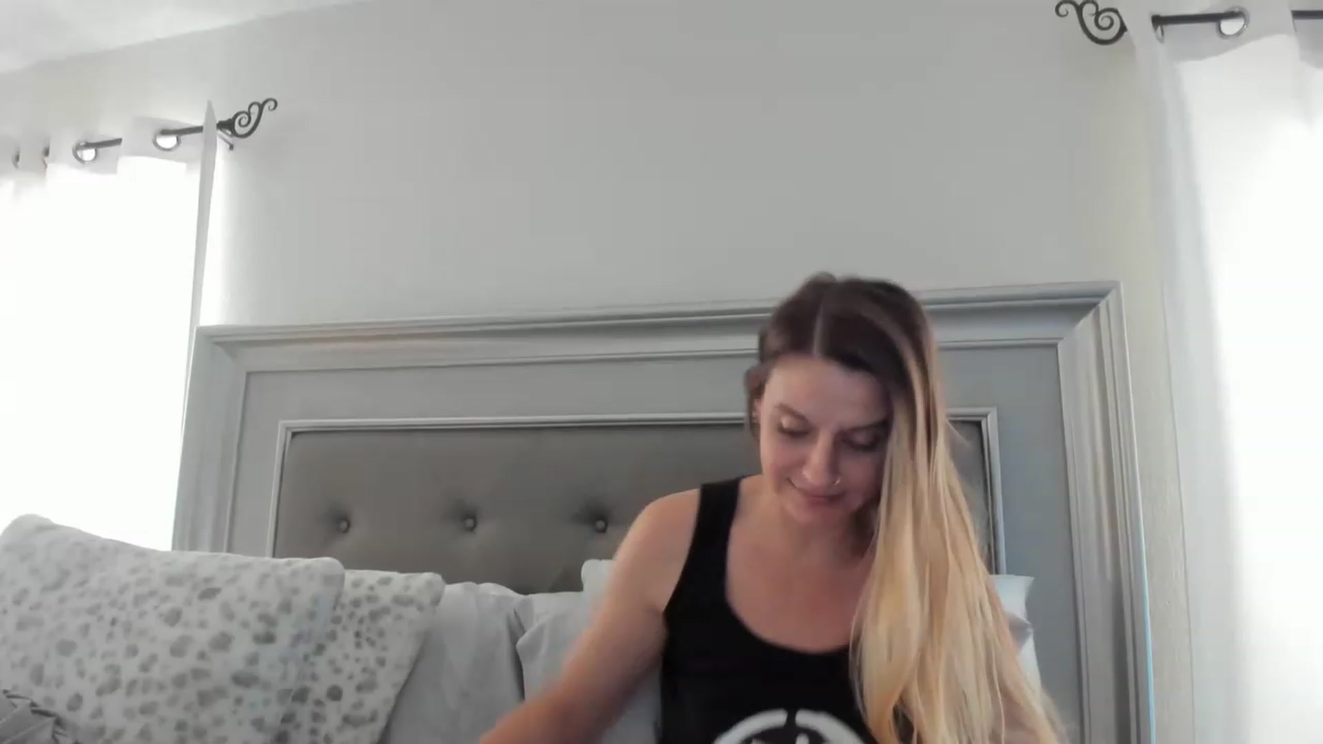 Gallery image thumbnail from Ca_ndi's myfreecams stream on, 03/28/2023, 13:20 image 13 of 20