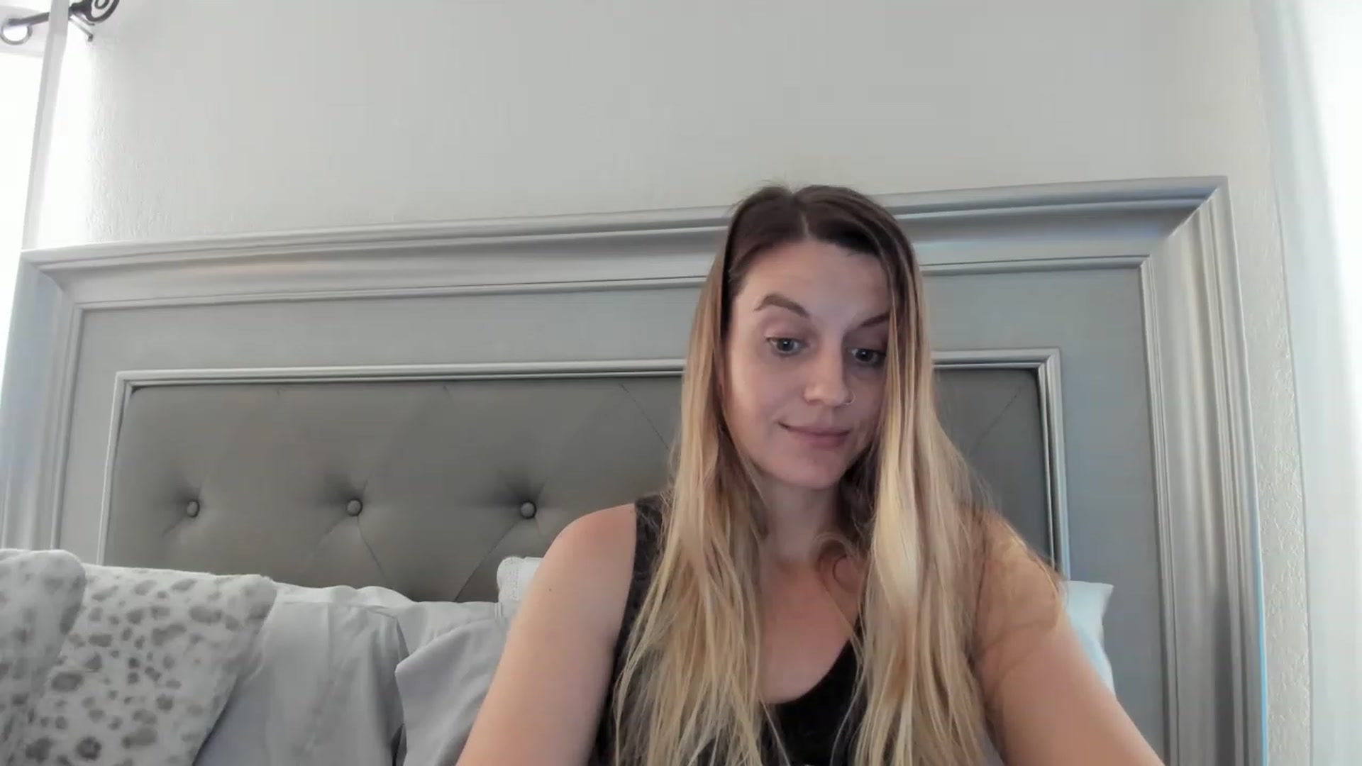 Gallery image thumbnail from Ca_ndi's myfreecams stream on, 03/28/2023, 13:20 image 10 of 20