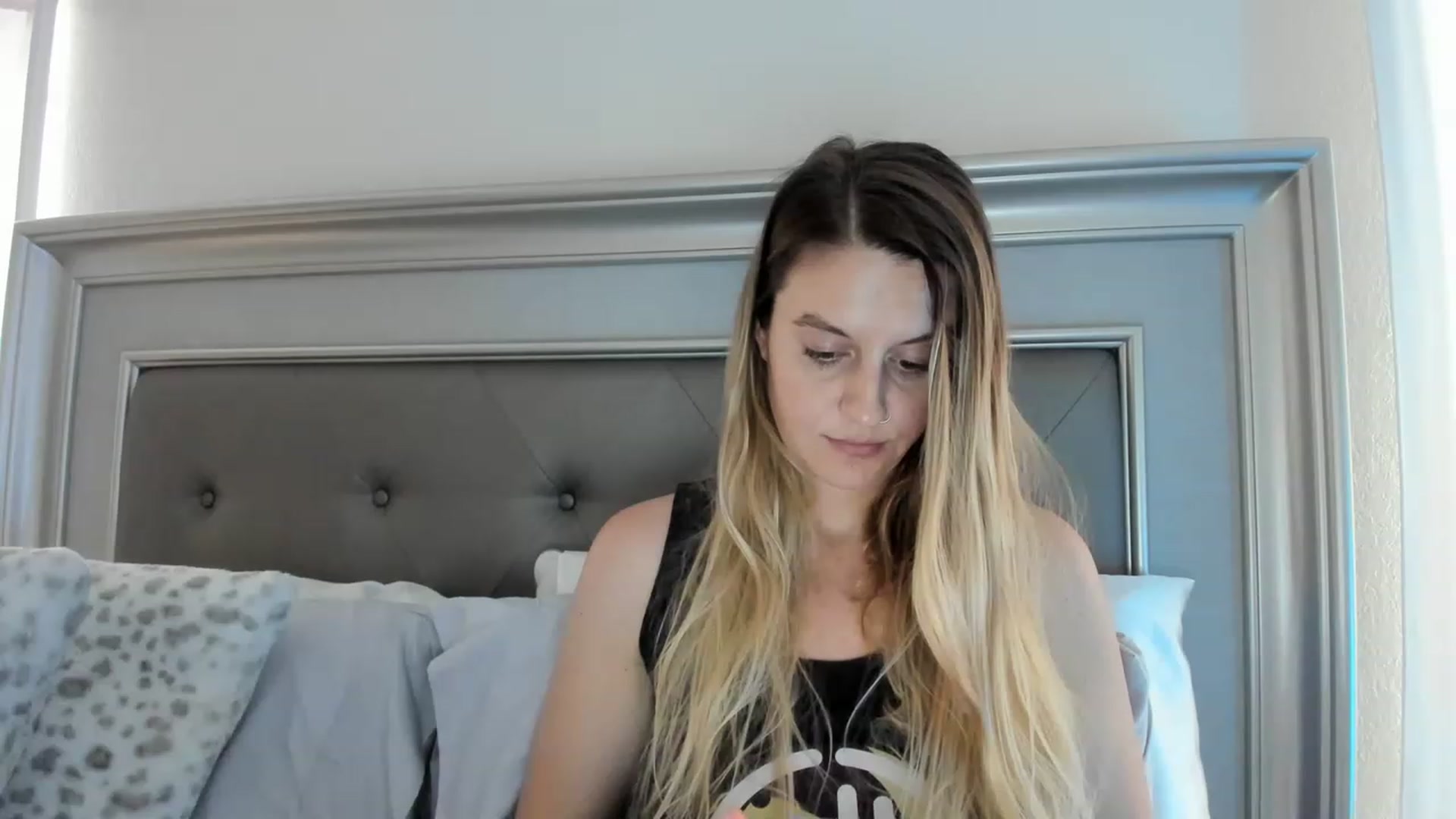Gallery image thumbnail from Ca_ndi's myfreecams stream on, 03/28/2023, 13:20 image 2 of 20