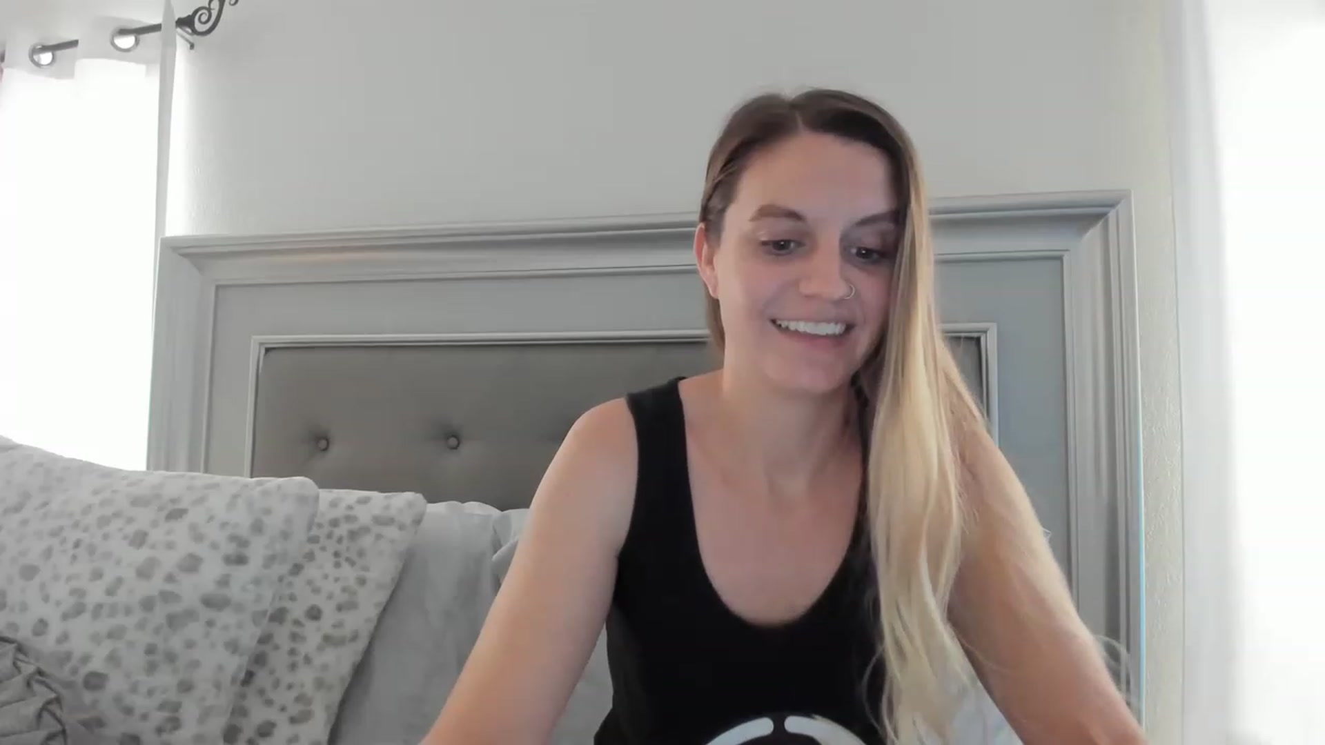 Gallery image thumbnail from Ca_ndi's myfreecams stream on, 03/28/2023, 13:20 image 14 of 20