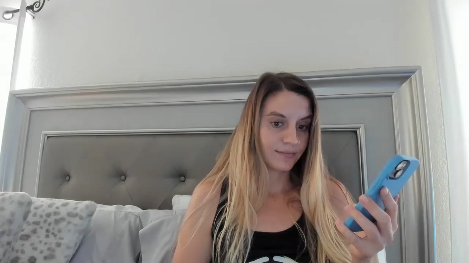 Gallery image thumbnail from Ca_ndi's myfreecams stream on, 03/28/2023, 13:20 image 12 of 20